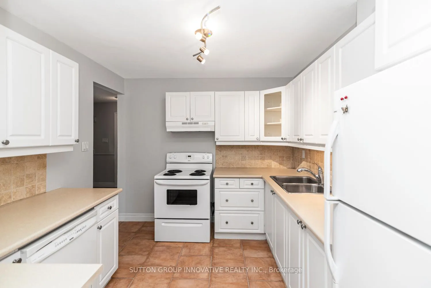 Photo 14 of Unit 4, 457 Woodview Road, Burlington, Roseland — HOMEH