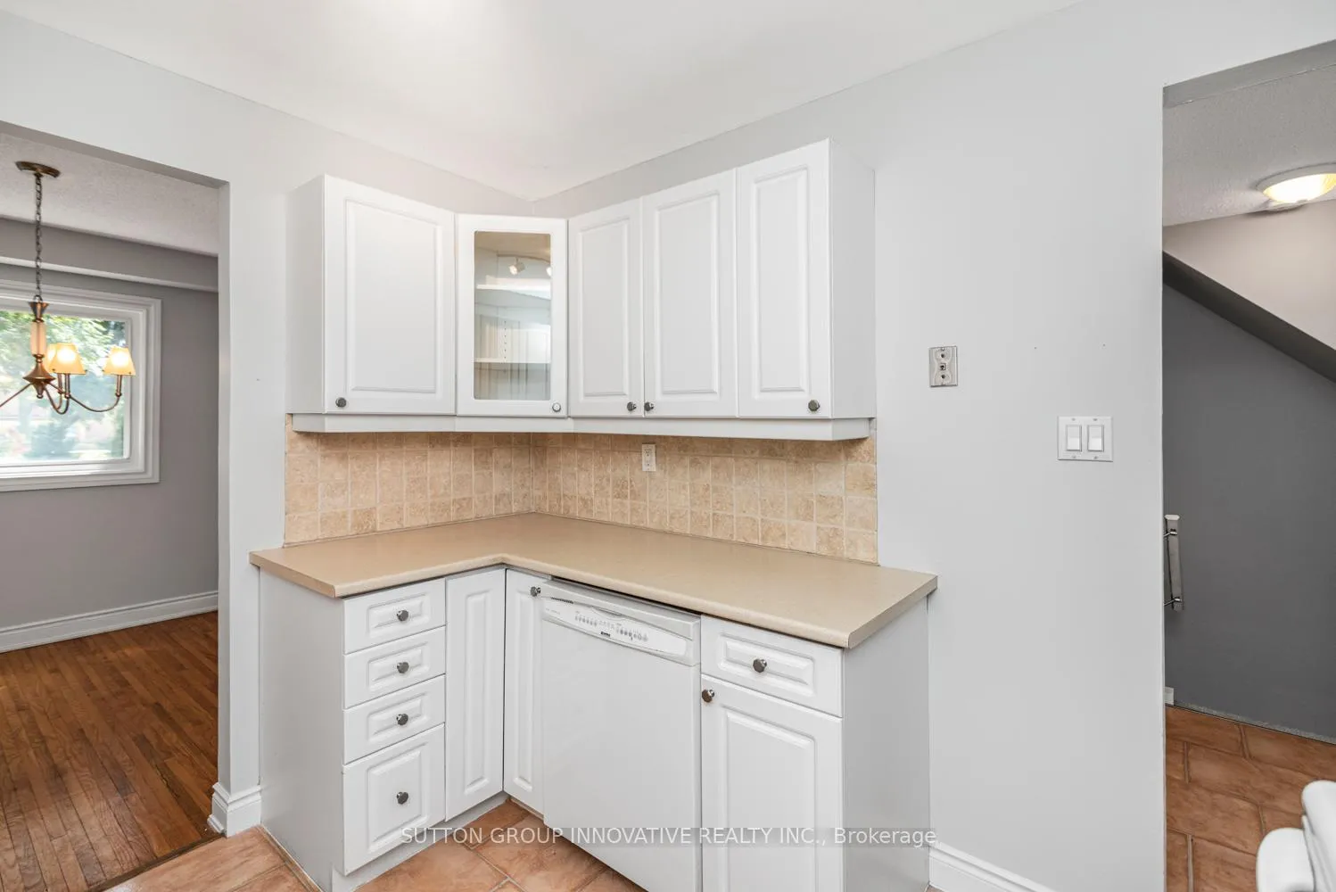 Photo 15 of Unit 4, 457 Woodview Road, Burlington, Roseland — HOMEH