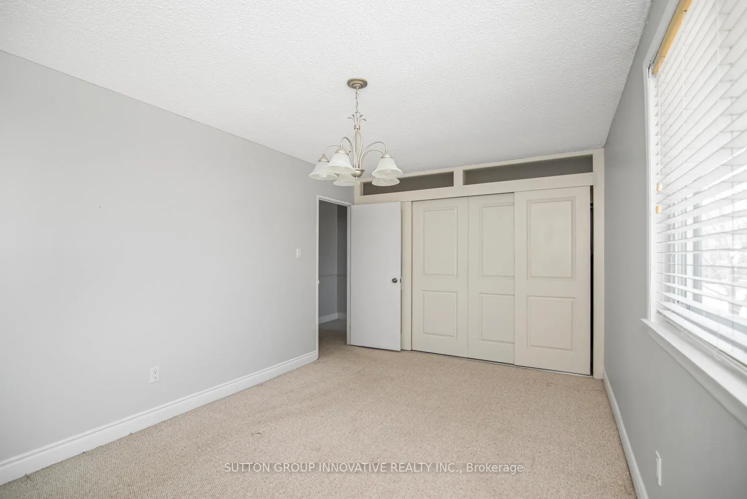 Photo 19 of Unit 4, 457 Woodview Road, Burlington, Roseland — HOMEH
