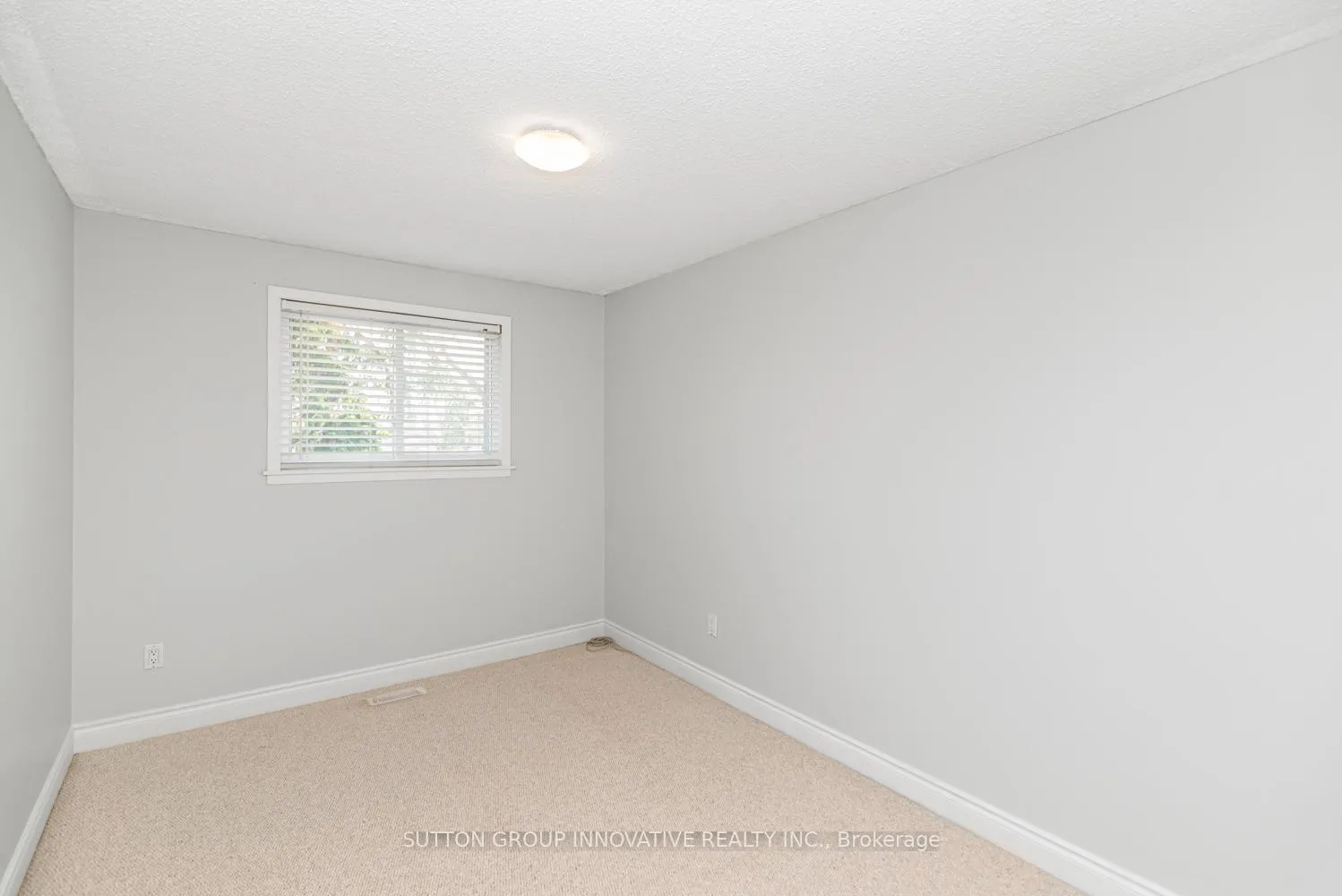 Photo 23 of Unit 4, 457 Woodview Road, Burlington, Roseland — HOMEH