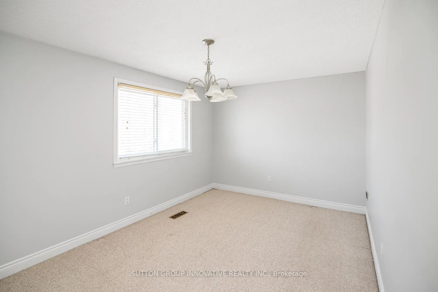 Photo 26 of Unit 4, 457 Woodview Road, Burlington, Roseland — HOMEH