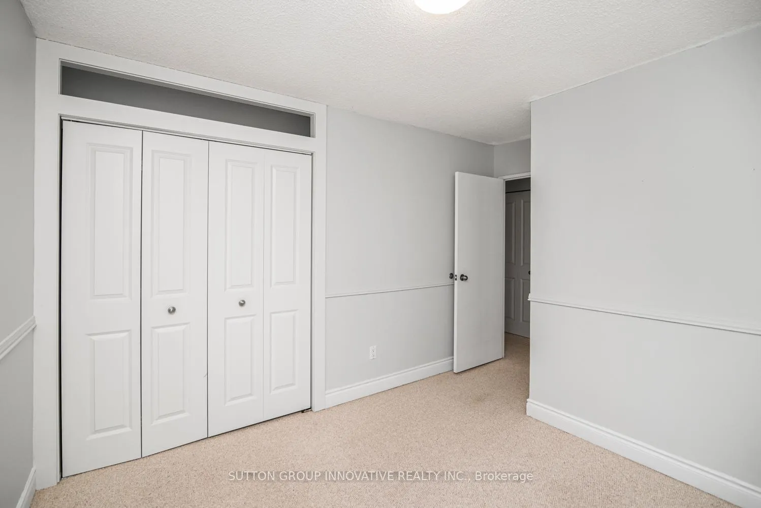 Photo 27 of Unit 4, 457 Woodview Road, Burlington, Roseland — HOMEH