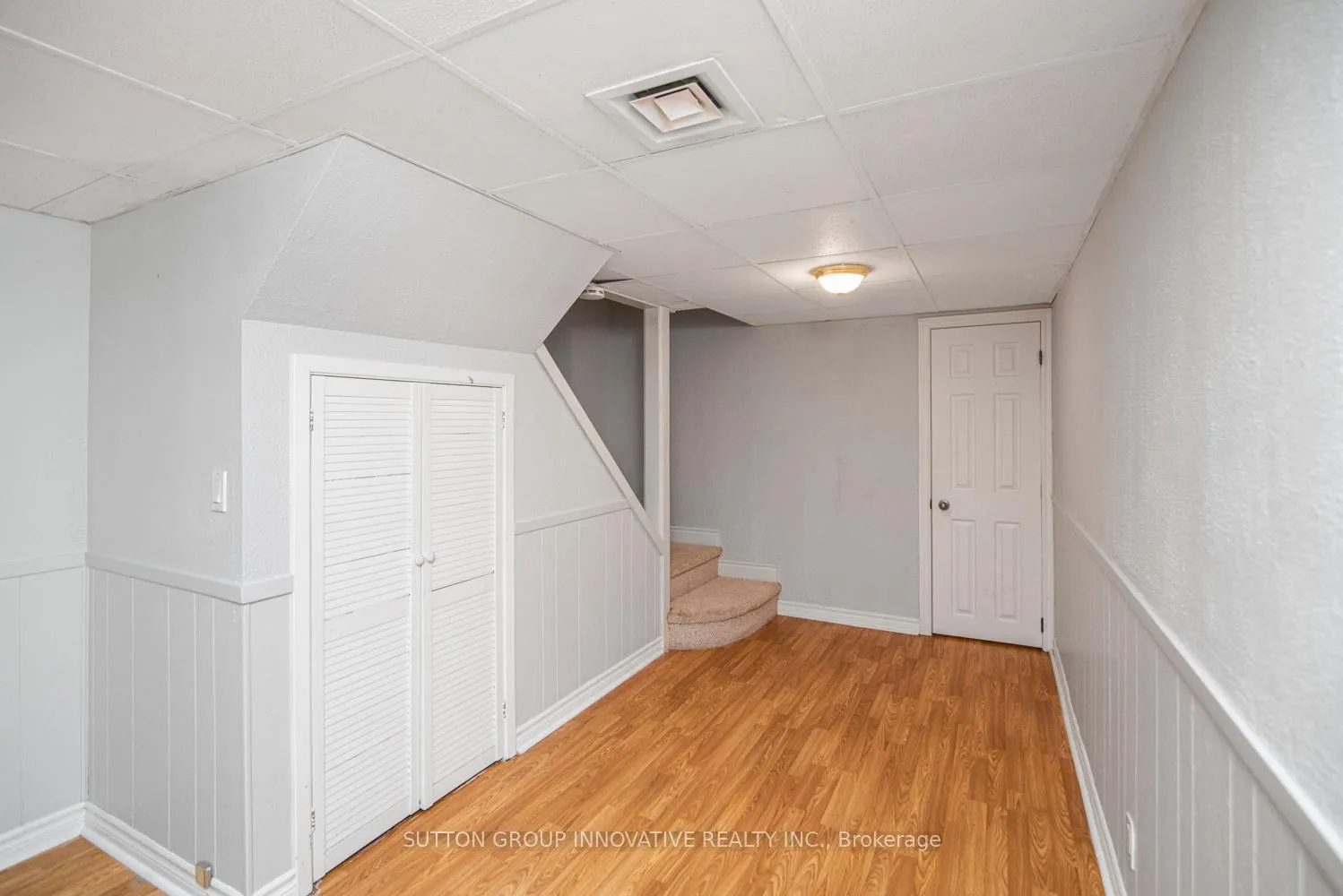 Photo 31 of Unit 4, 457 Woodview Road, Burlington, Roseland — HOMEH