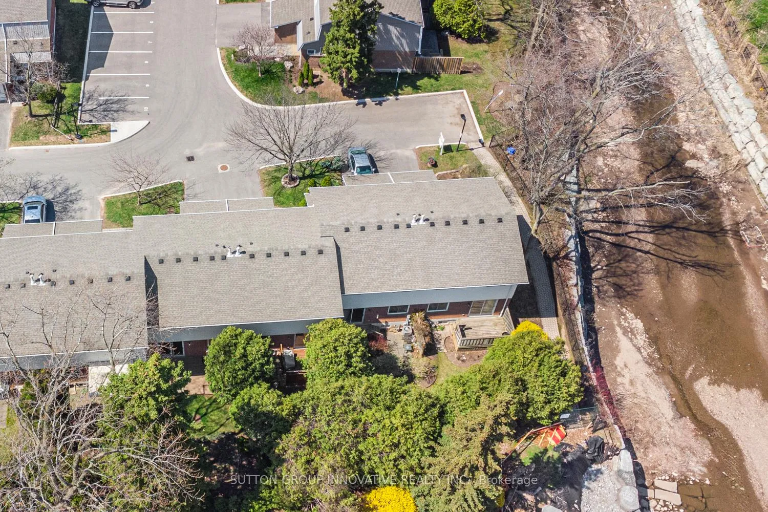 Photo 41 of Unit 4, 457 Woodview Road, Burlington, Roseland — HOMEH