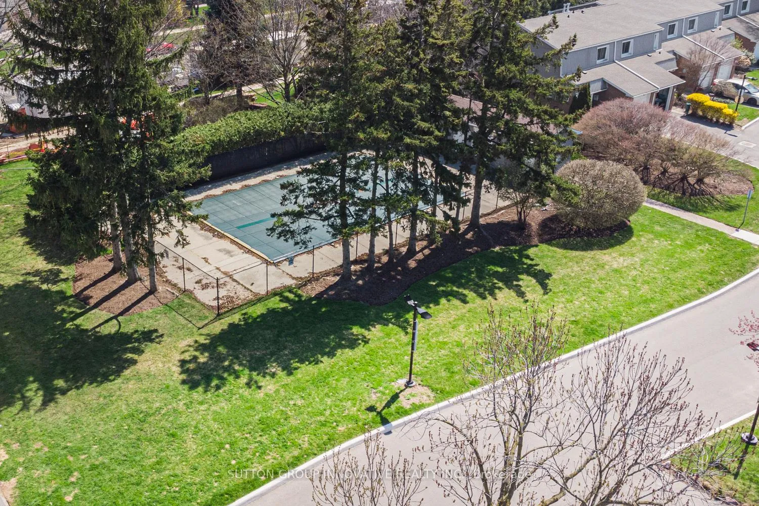Photo 42 of Unit 4, 457 Woodview Road, Burlington, Roseland — HOMEH