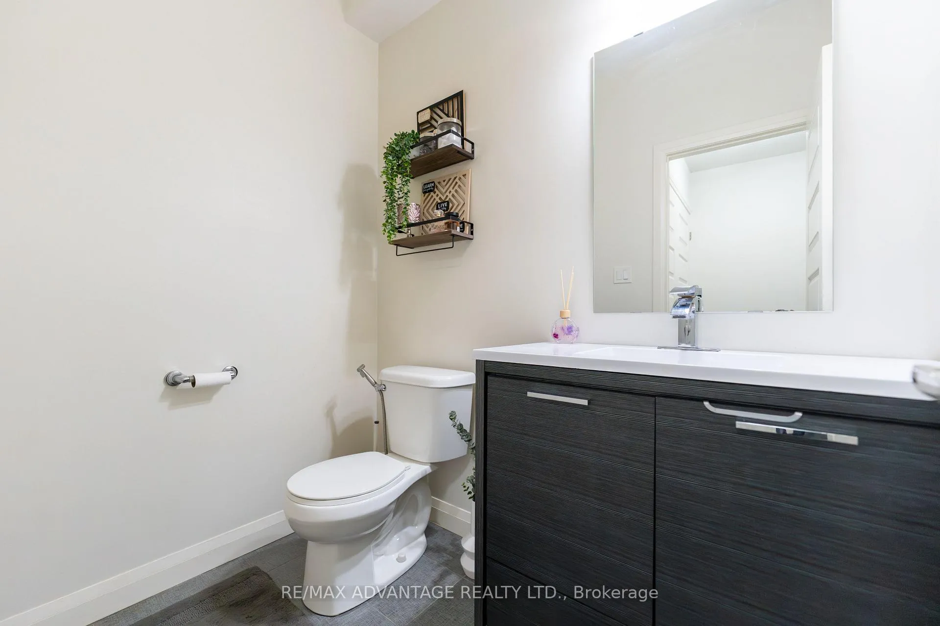 Photo 6 of Unit 66, 3260 Singleton Avenue, London, South W — HOMEH