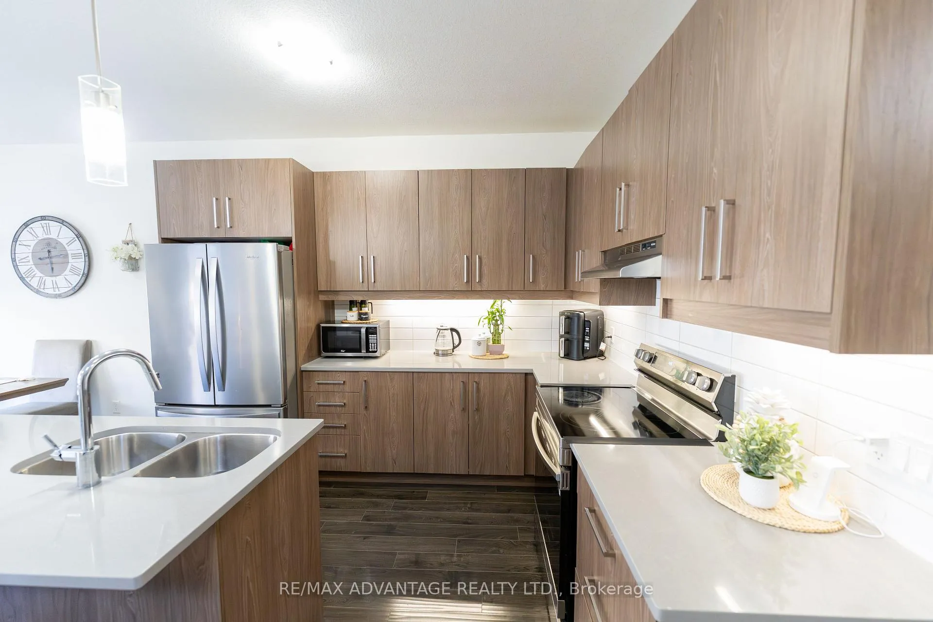 Photo 8 of Unit 66, 3260 Singleton Avenue, London, South W — HOMEH