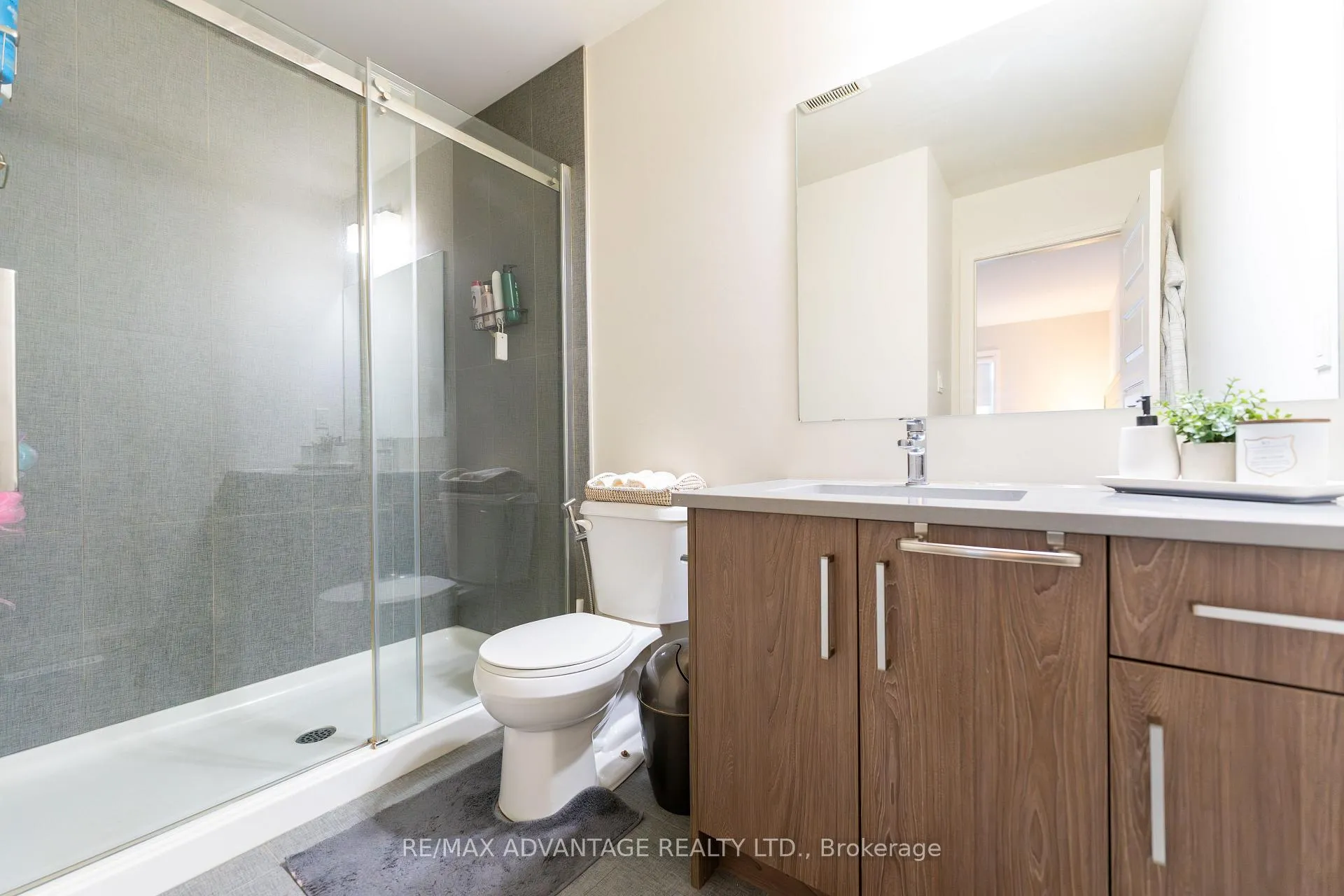 Photo 16 of Unit 66, 3260 Singleton Avenue, London, South W — HOMEH