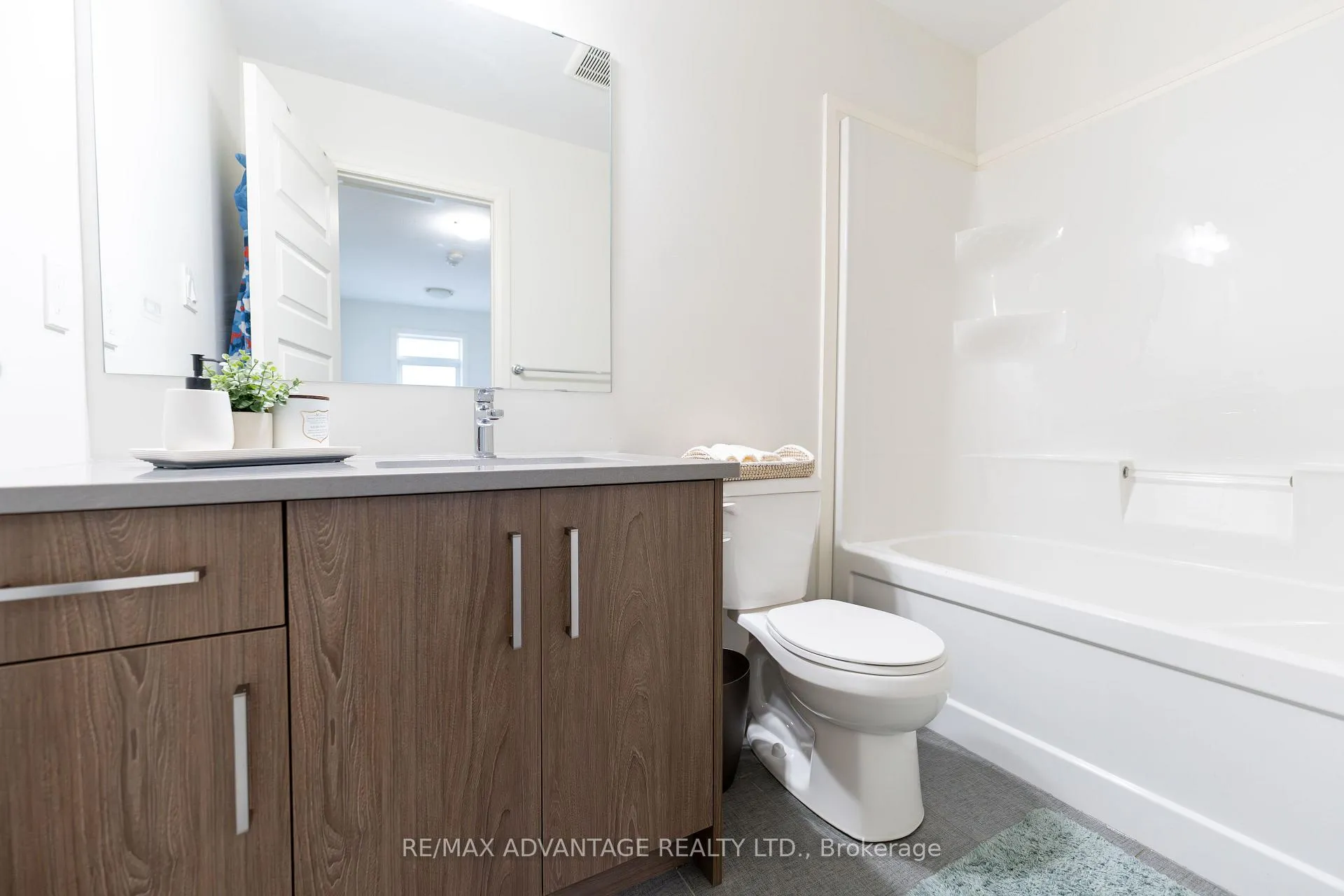 Photo 19 of Unit 66, 3260 Singleton Avenue, London, South W — HOMEH