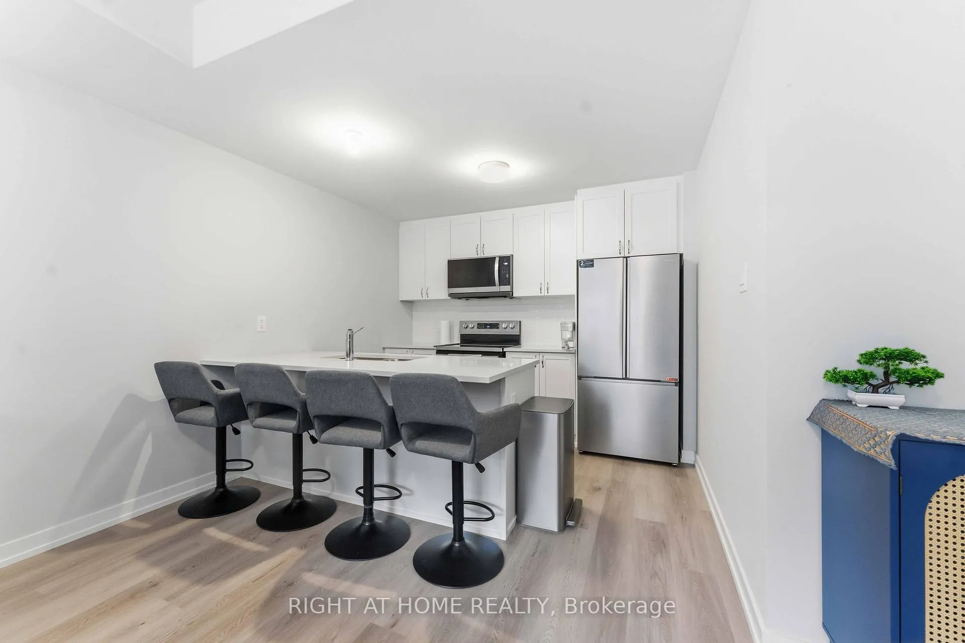 Photo 13 of 145 David Lewis Private, Ottawa, Avalon West — HOMEH