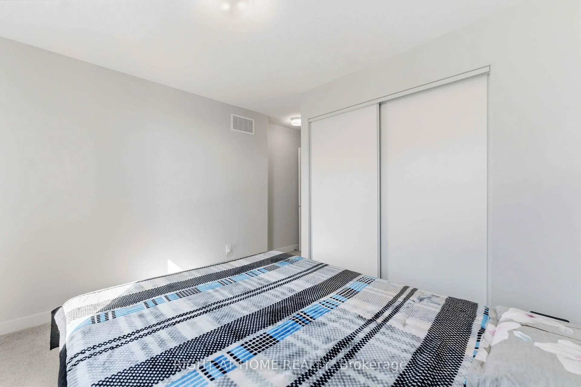 Photo 18 of 145 David Lewis Private, Ottawa, Avalon West — HOMEH