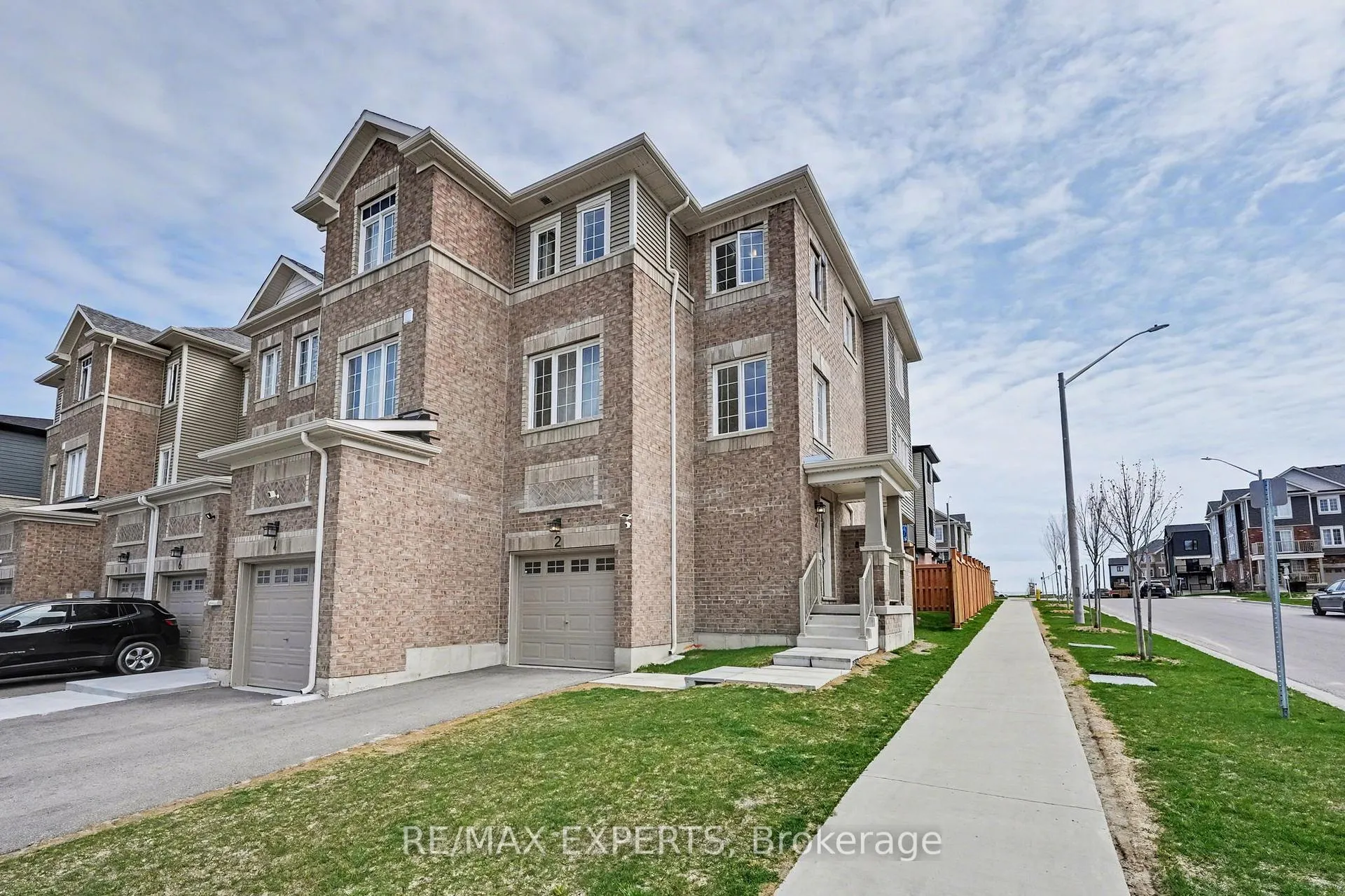 Photo 2 of 2 Pumpkin Corner Crescent, Barrie, Rural Barrie Southeast — HOMEH