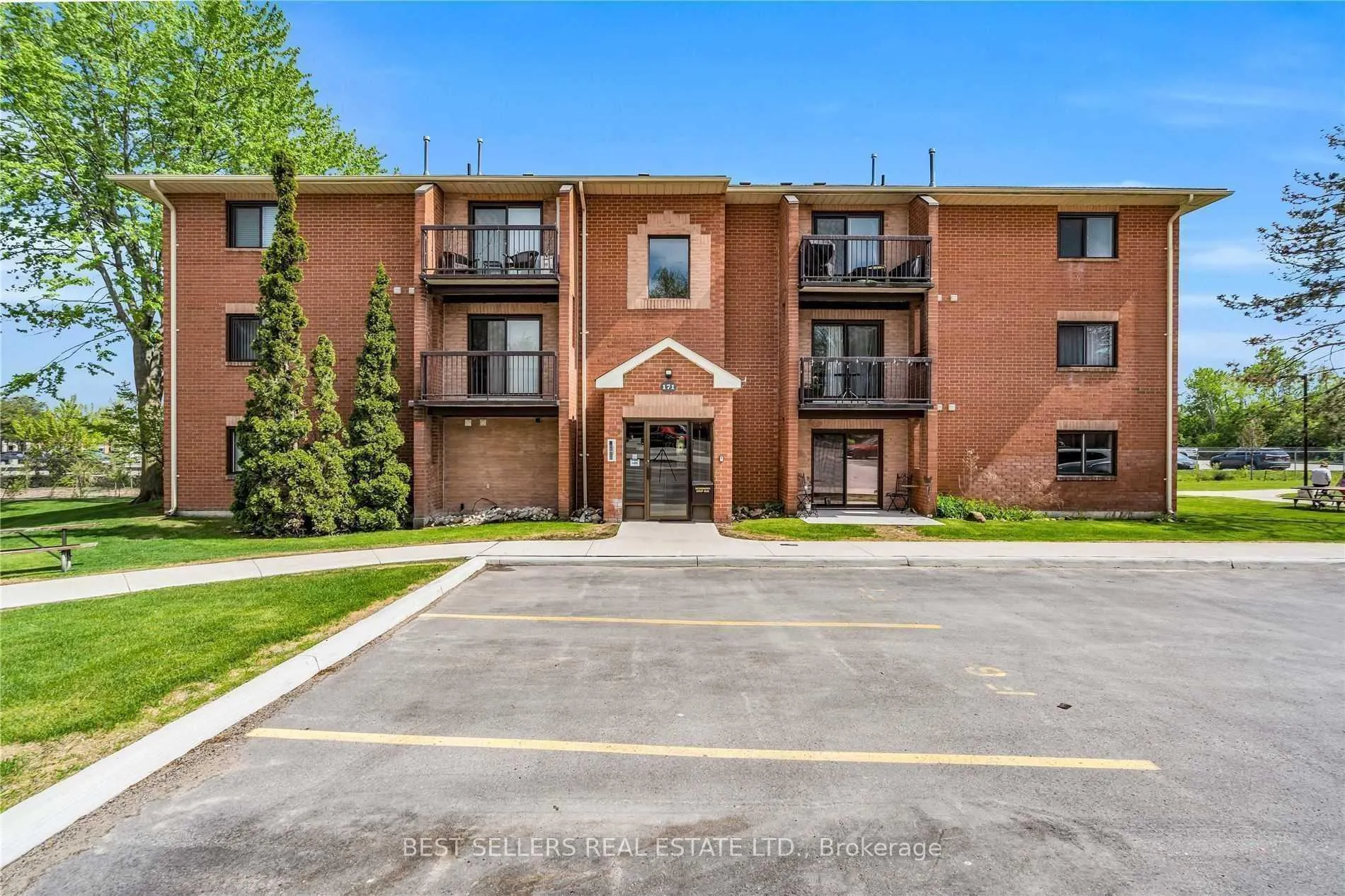 Photo 1 of Unit F3, 171 Edge Hill Drive, Barrie, Innishore — HOMEH