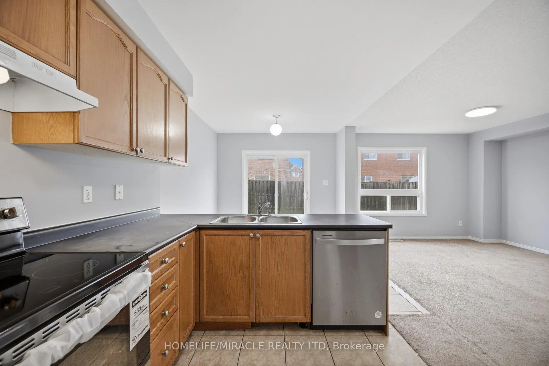 Photo 16 of 41 Hollingsworth Circle, Brampton, Fletcher's Meadow — HOMEH