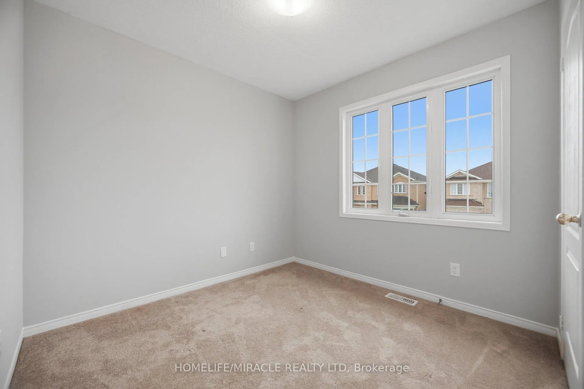 Photo 28 of 41 Hollingsworth Circle, Brampton, Fletcher's Meadow — HOMEH