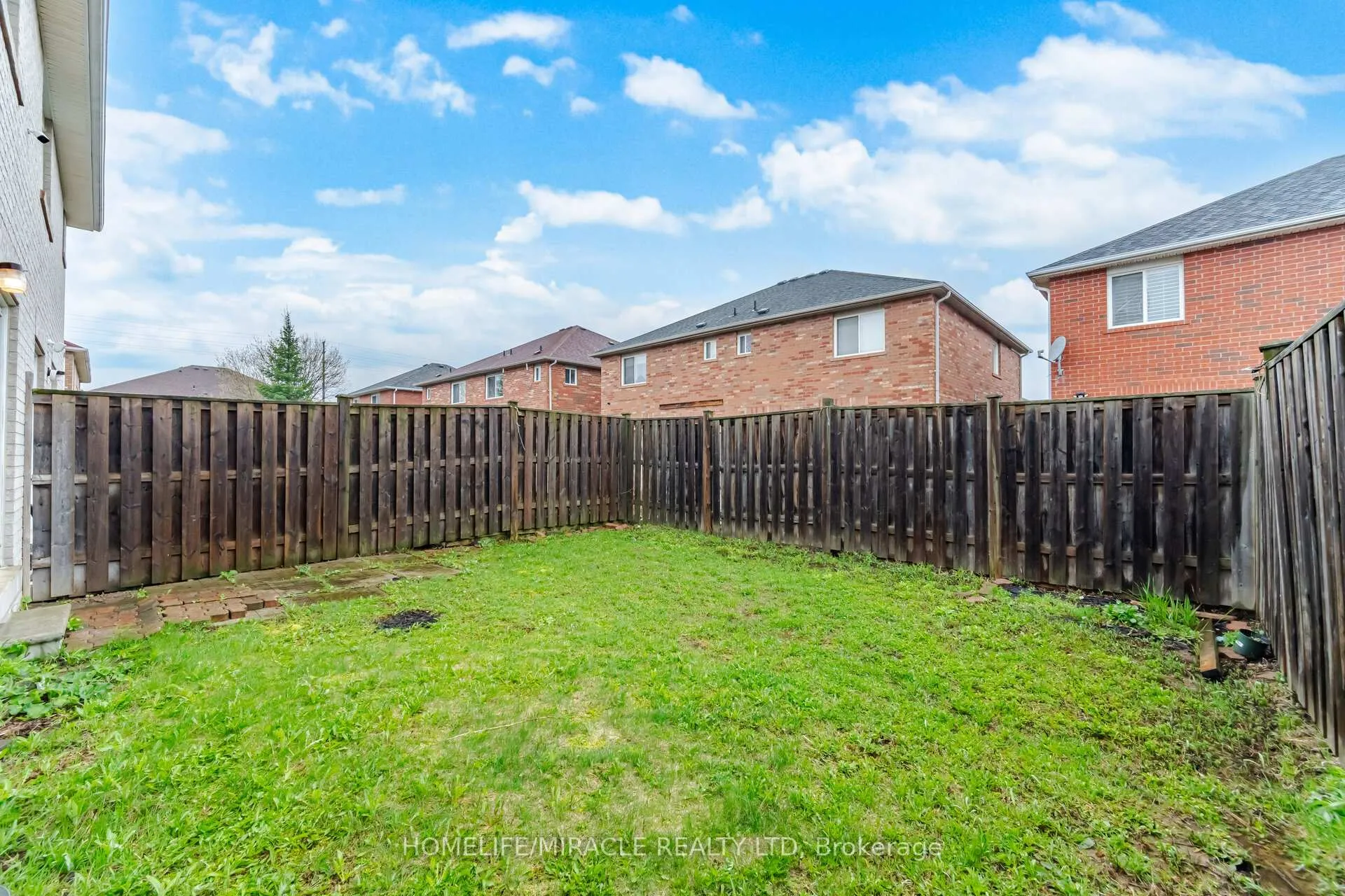 Photo 32 of 41 Hollingsworth Circle, Brampton, Fletcher's Meadow — HOMEH