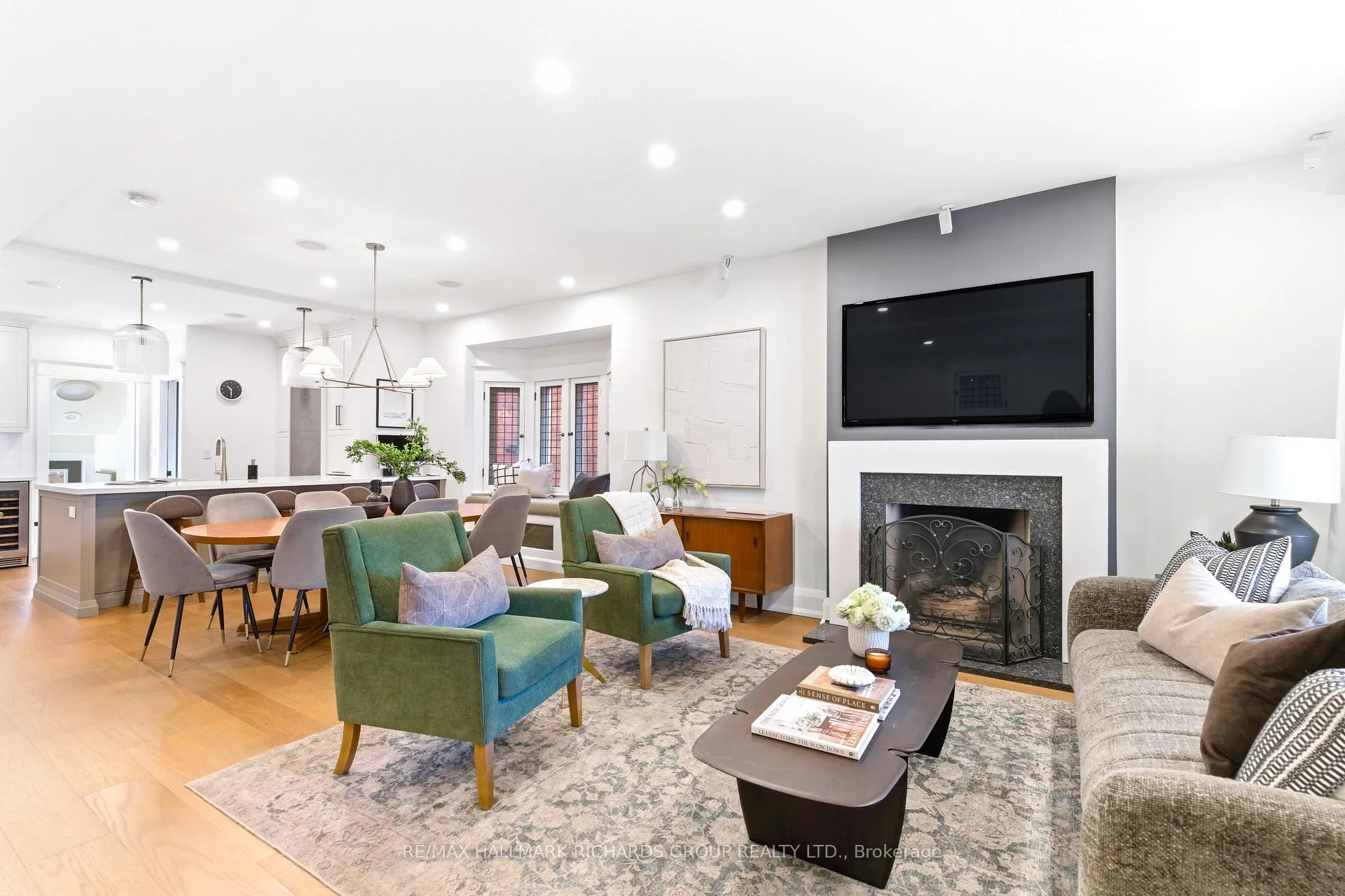 Photo 3 of 215 Wineva Avenue, Toronto, The Beaches — HOMEH