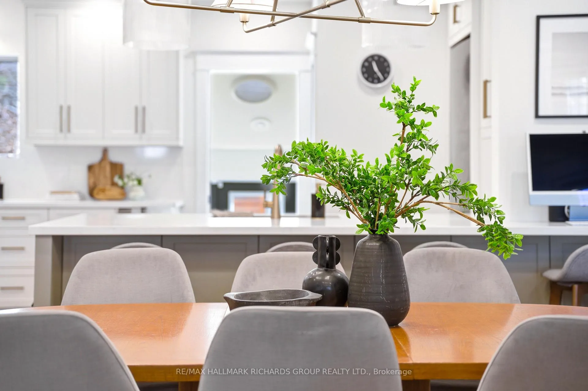 Photo 6 of 215 Wineva Avenue, Toronto, The Beaches — HOMEH