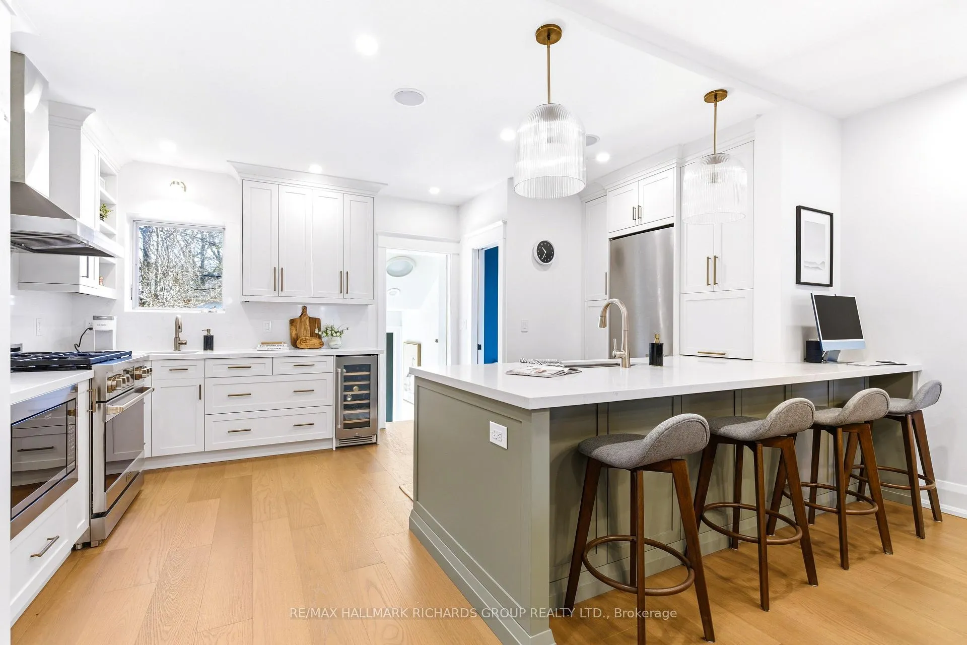 Photo 7 of 215 Wineva Avenue, Toronto, The Beaches — HOMEH