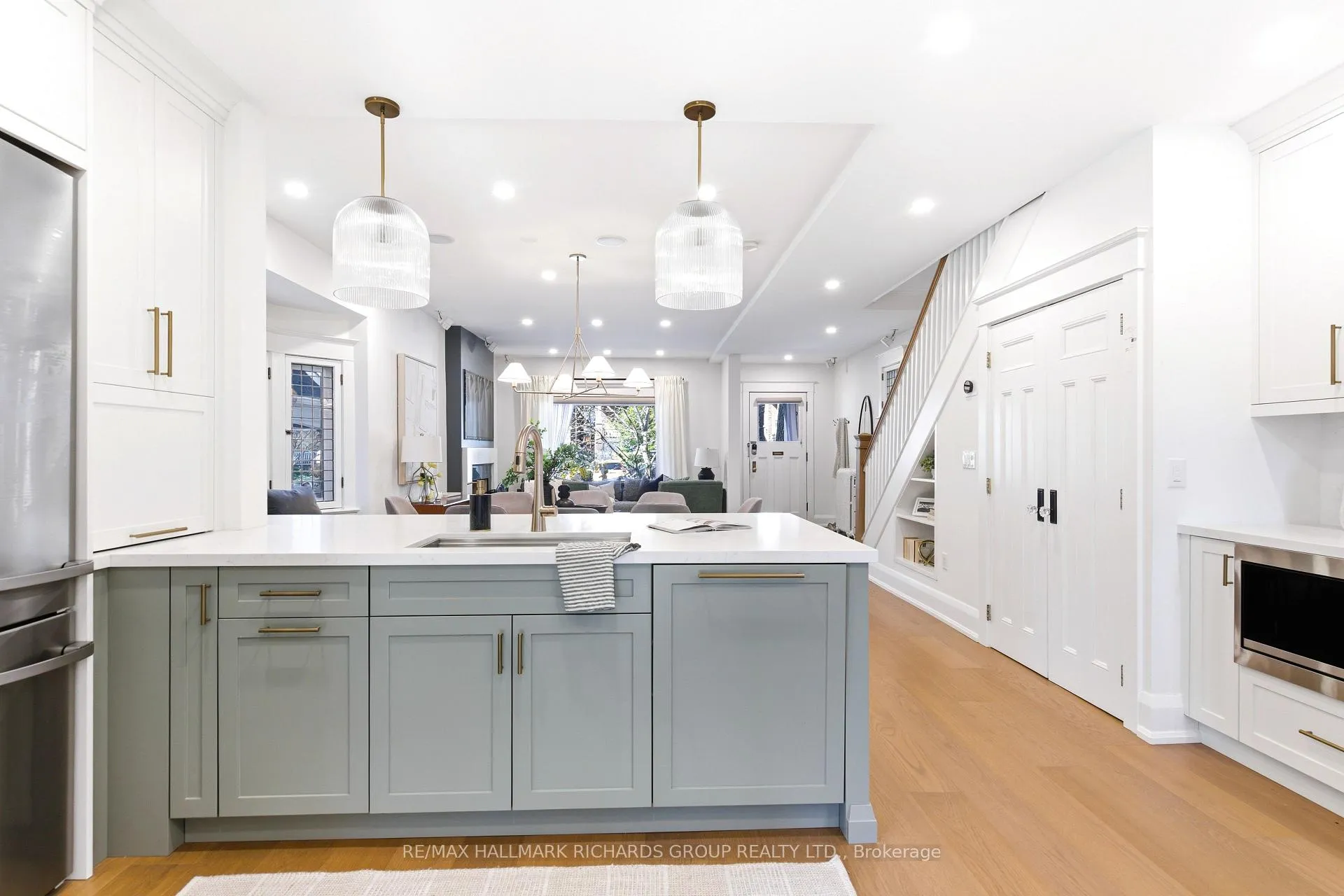 Photo 8 of 215 Wineva Avenue, Toronto, The Beaches — HOMEH