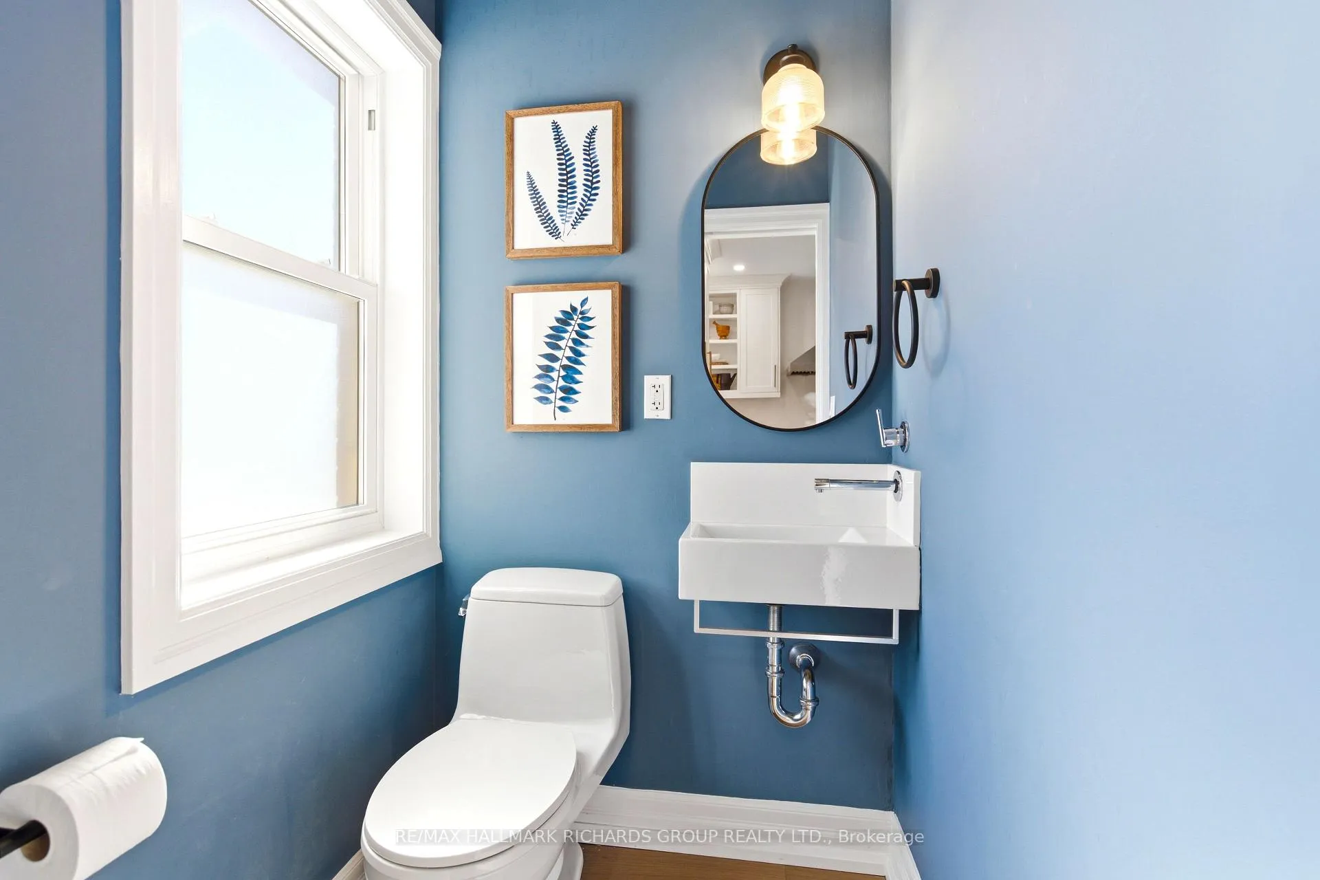 Photo 10 of 215 Wineva Avenue, Toronto, The Beaches — HOMEH
