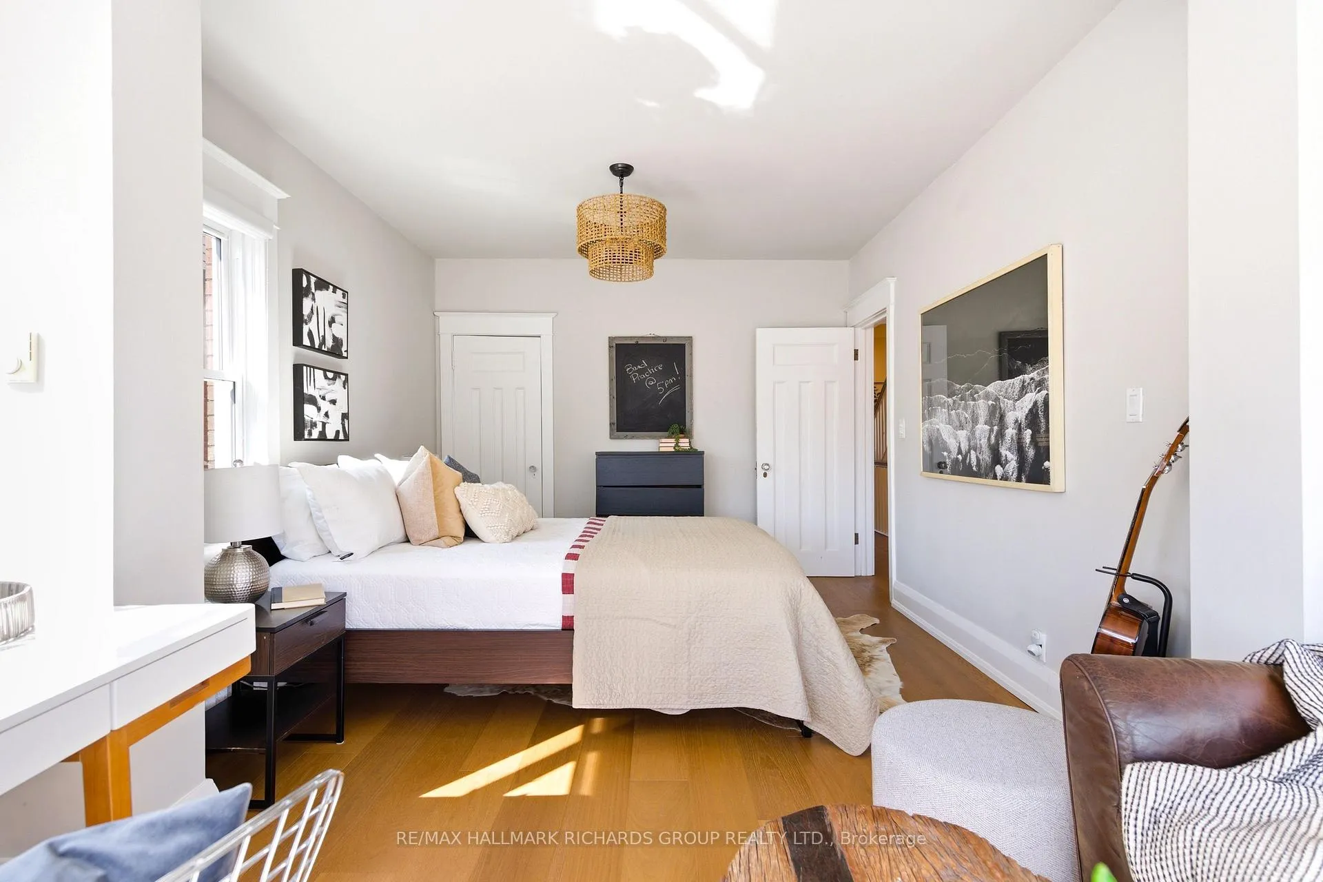 Photo 14 of 215 Wineva Avenue, Toronto, The Beaches — HOMEH