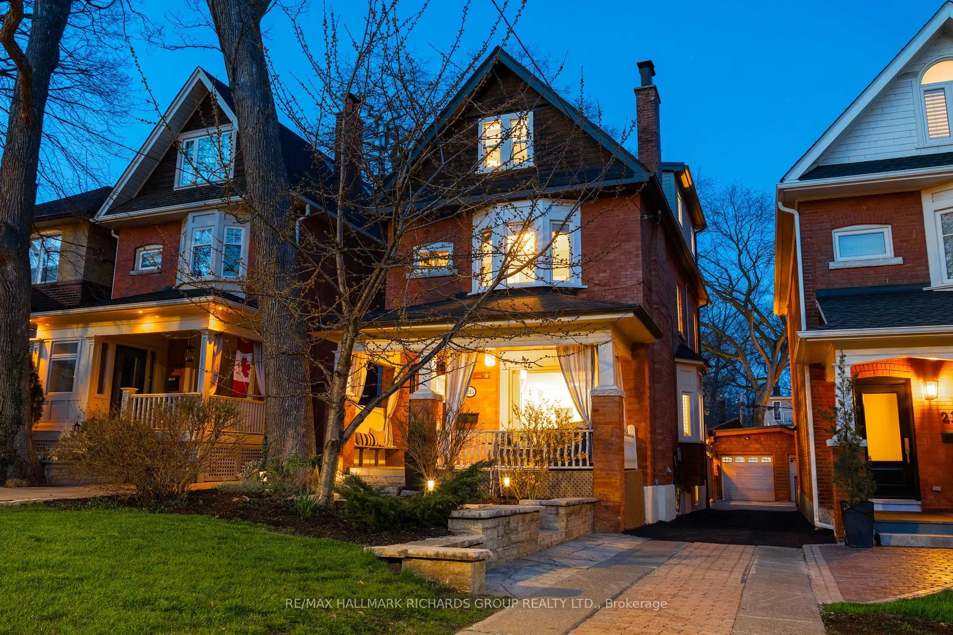 Photo 32 of 215 Wineva Avenue, Toronto, The Beaches — HOMEH