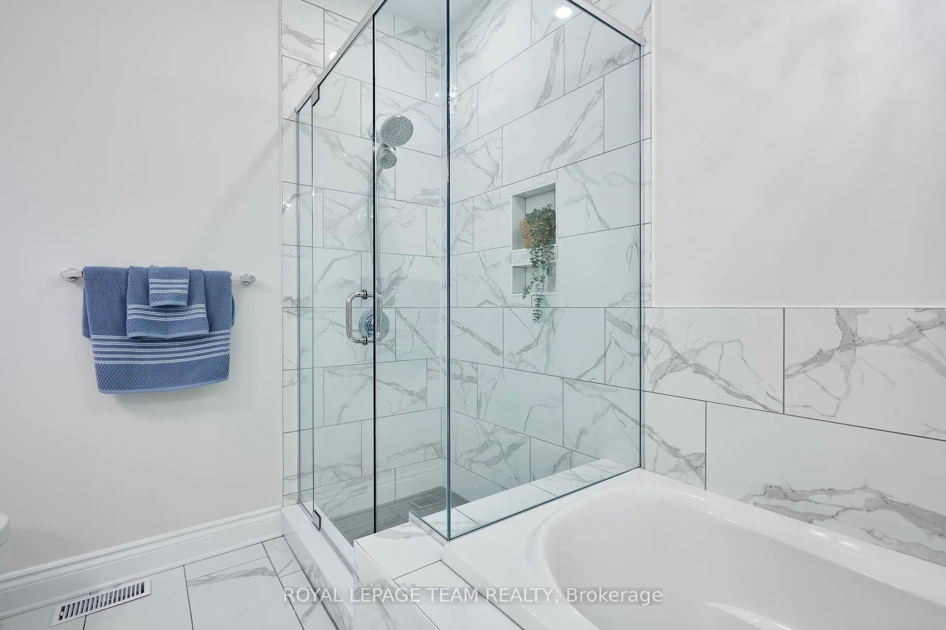 Photo 18 of 26 Salamander Way, Ottawa, Blossom Park/Kemp Park/Findlay Creek — HOMEH