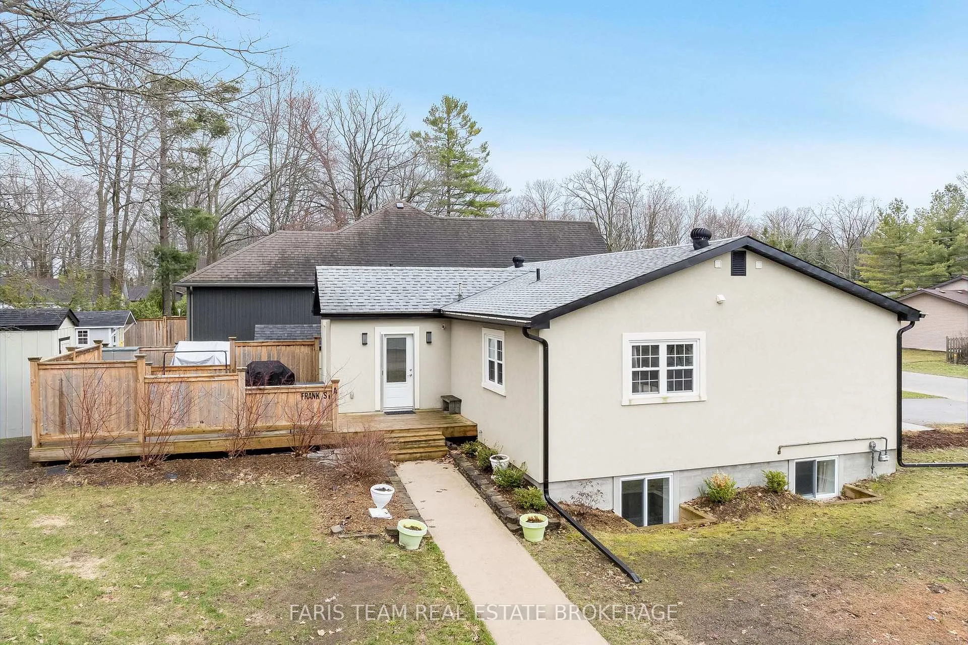 Photo 2 of 33 Frank Street, Wasaga Beach — HOMEH