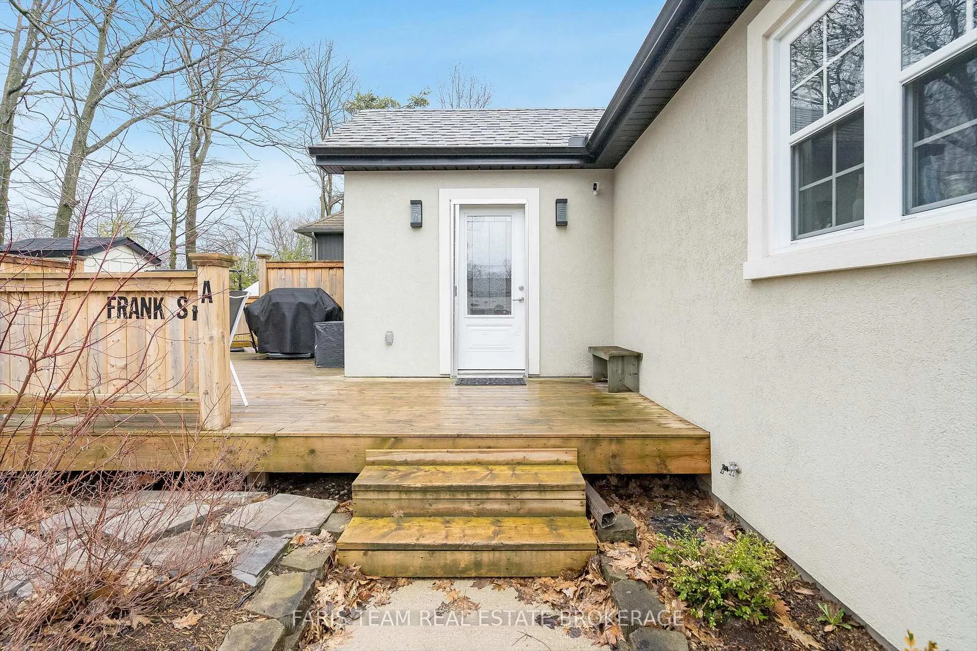 Photo 5 of 33 Frank Street, Wasaga Beach — HOMEH