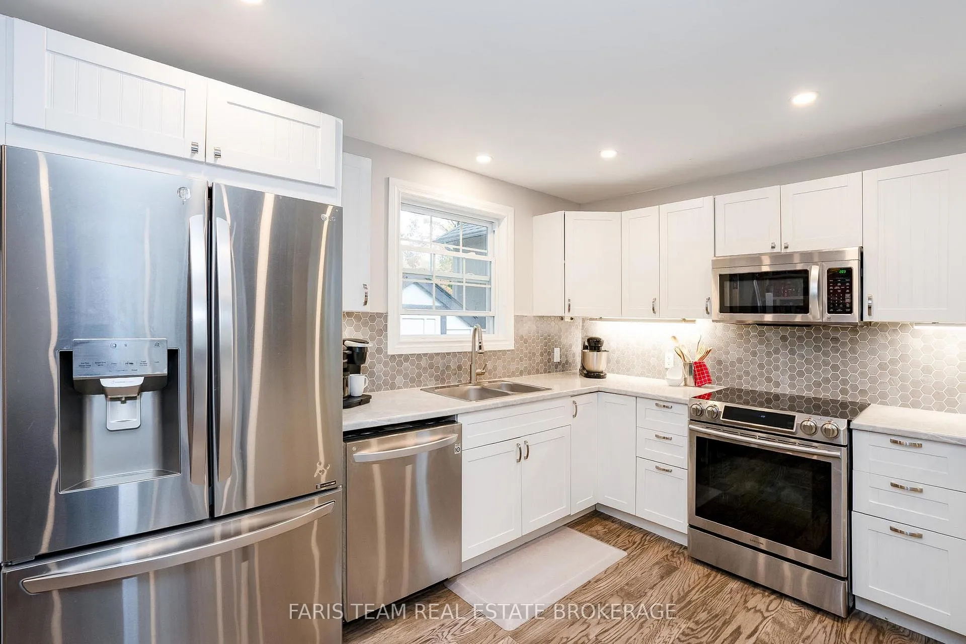 Photo 7 of 33 Frank Street, Wasaga Beach — HOMEH