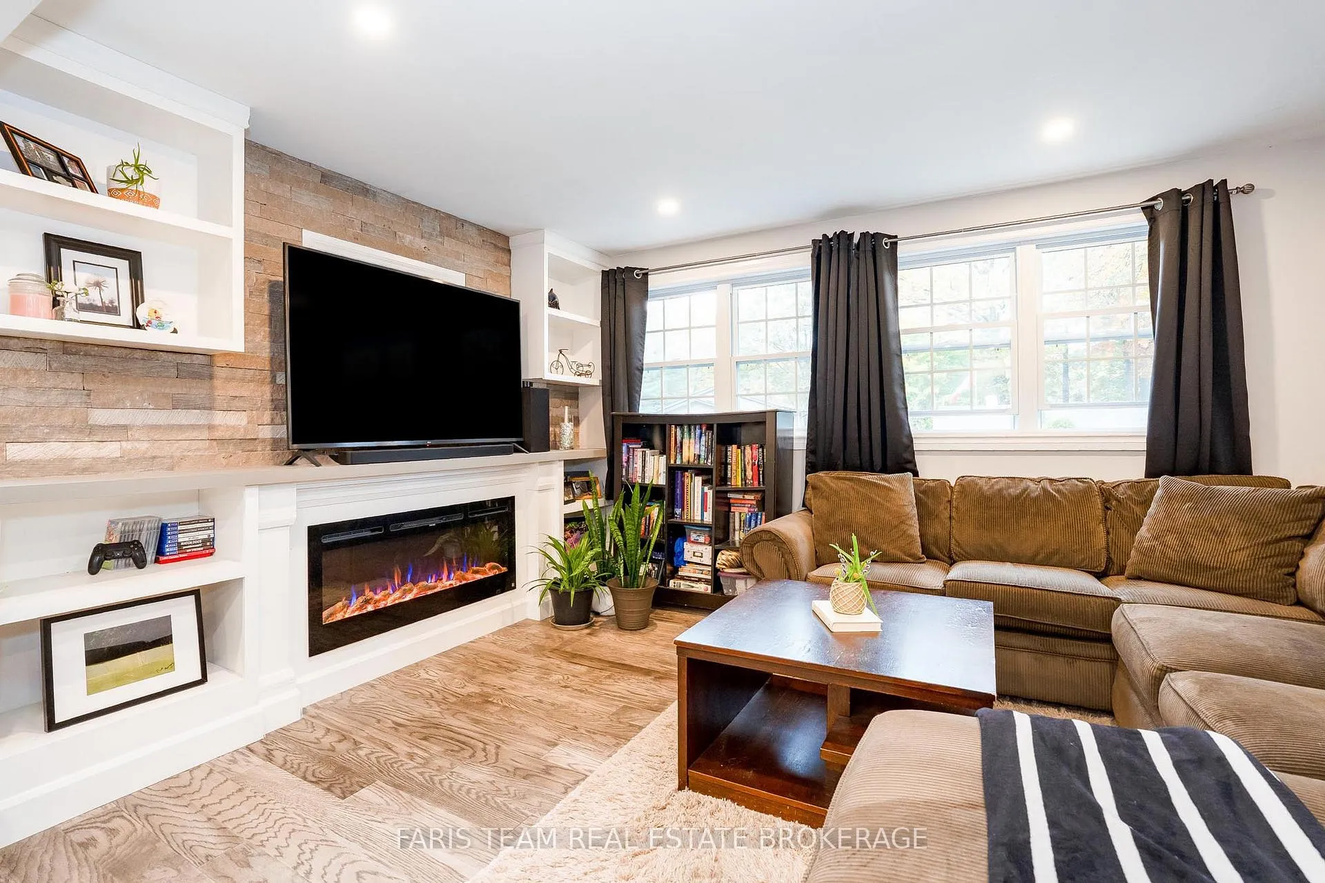 Photo 9 of 33 Frank Street, Wasaga Beach — HOMEH