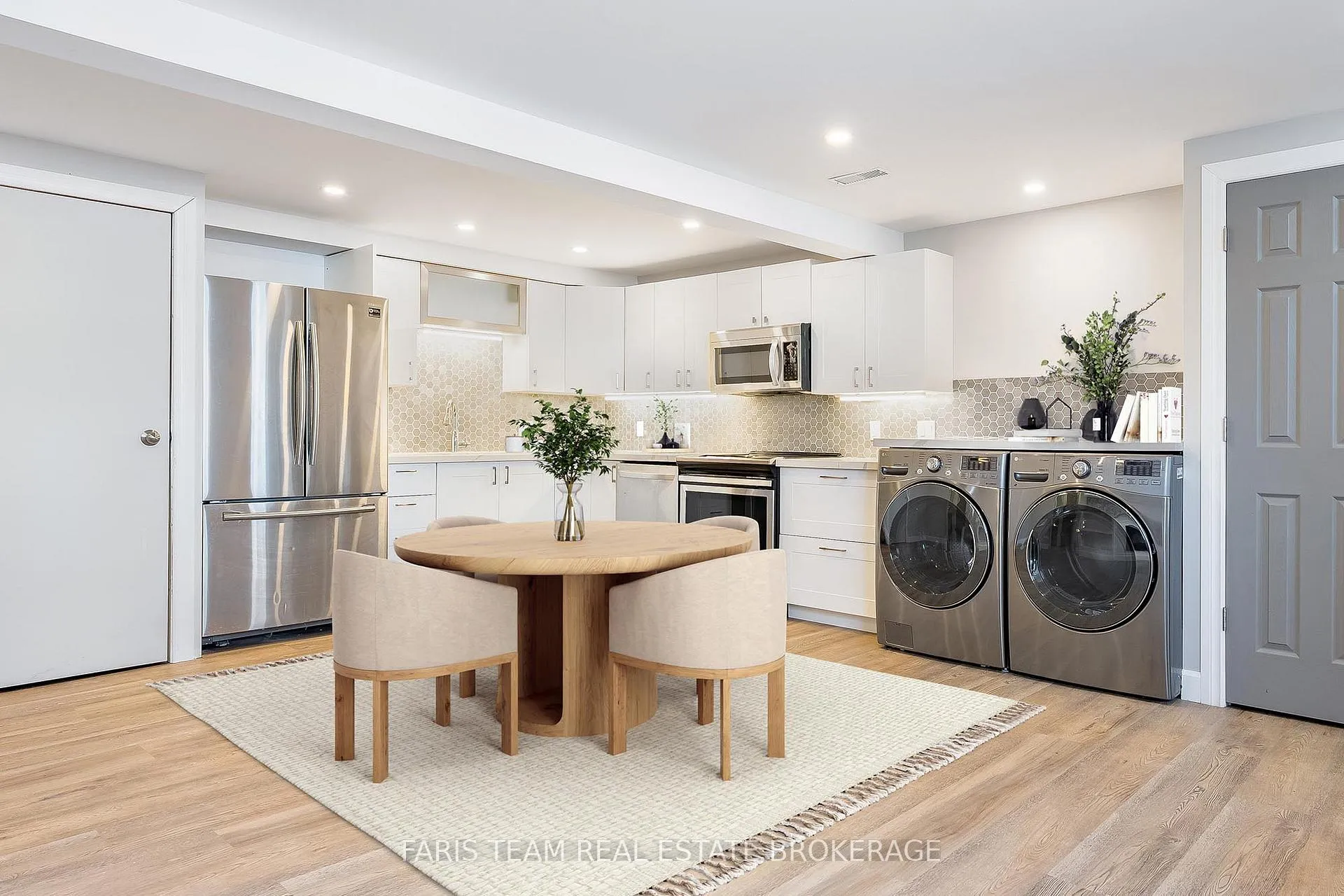 Photo 21 of 33 Frank Street, Wasaga Beach — HOMEH