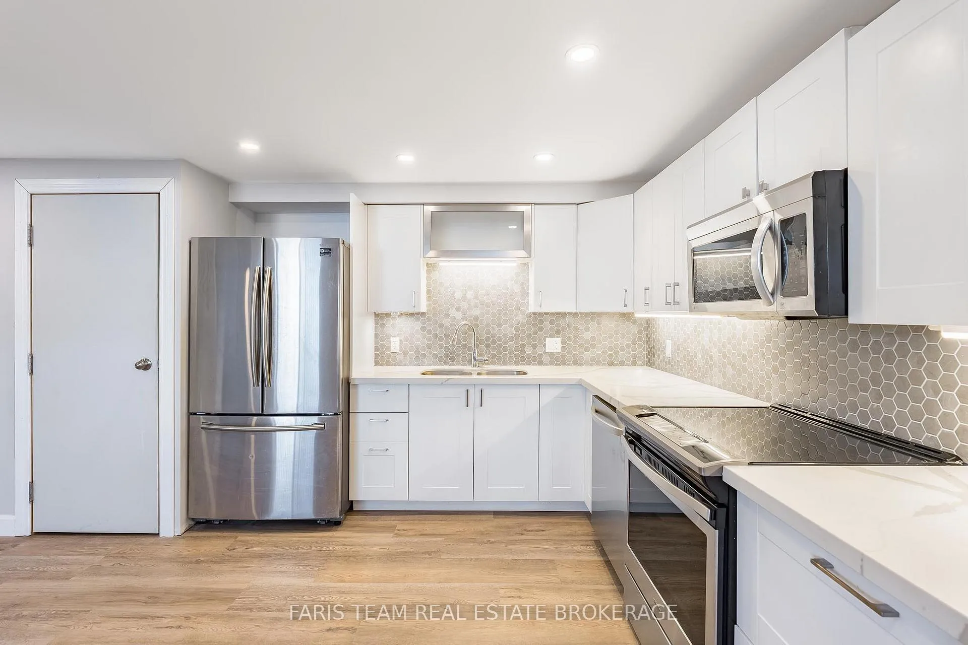 Photo 22 of 33 Frank Street, Wasaga Beach — HOMEH