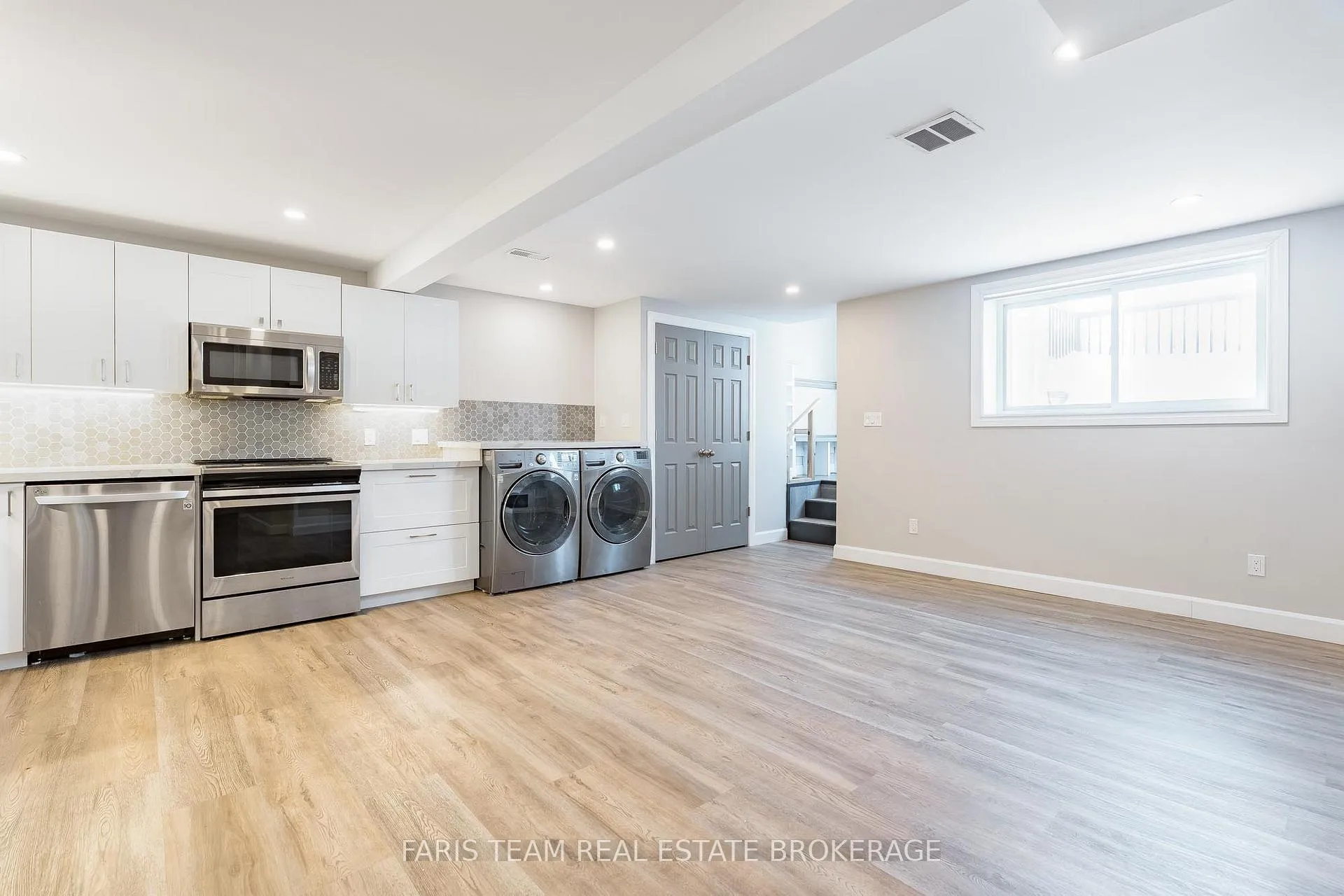 Photo 25 of 33 Frank Street, Wasaga Beach — HOMEH