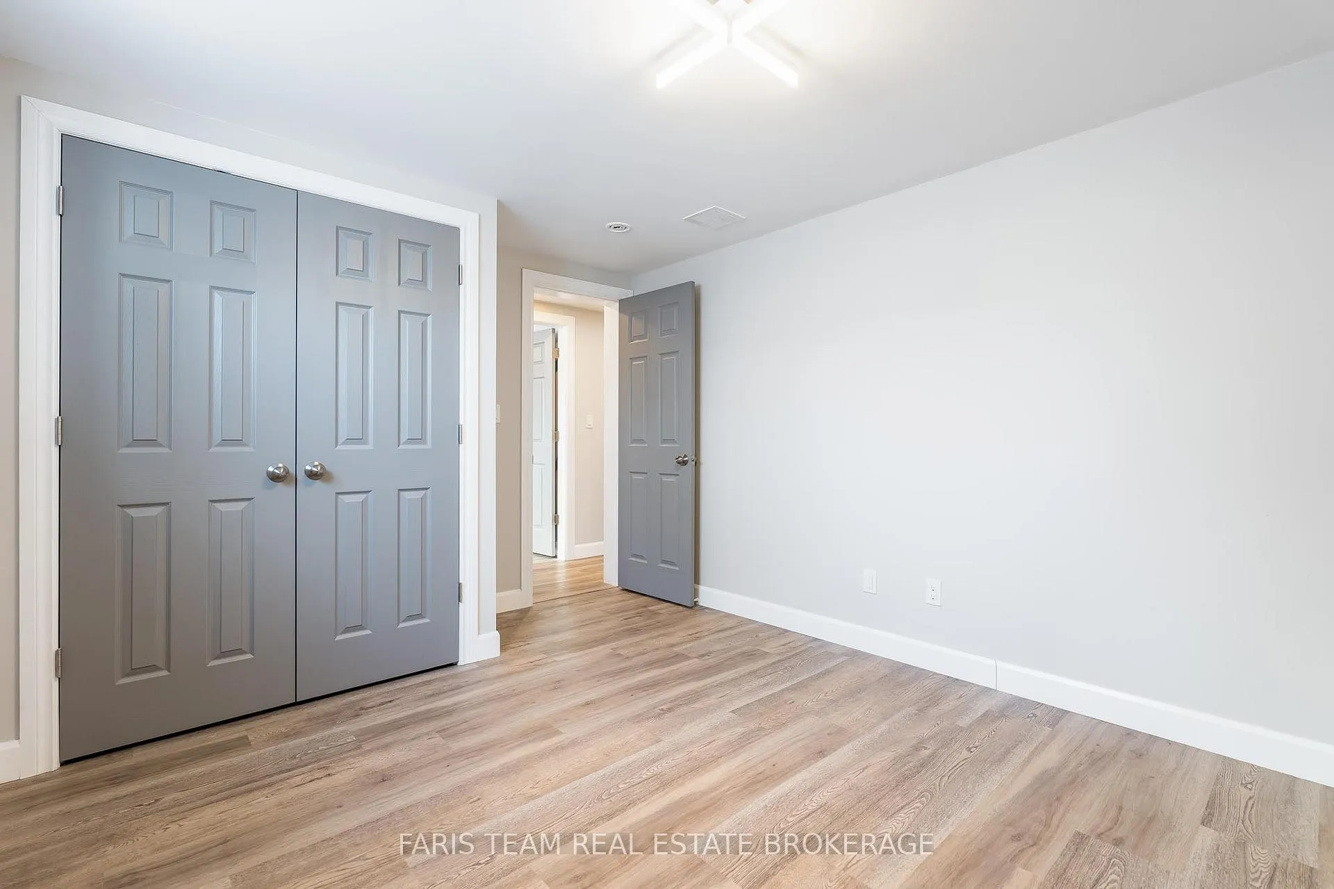 Photo 31 of 33 Frank Street, Wasaga Beach — HOMEH
