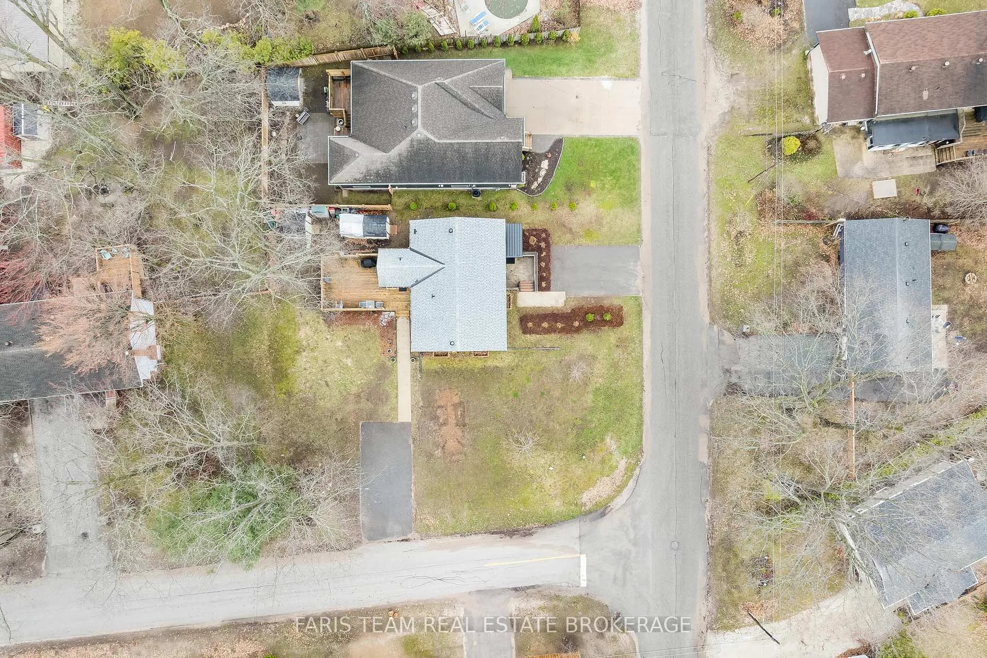 Photo 37 of 33 Frank Street, Wasaga Beach — HOMEH