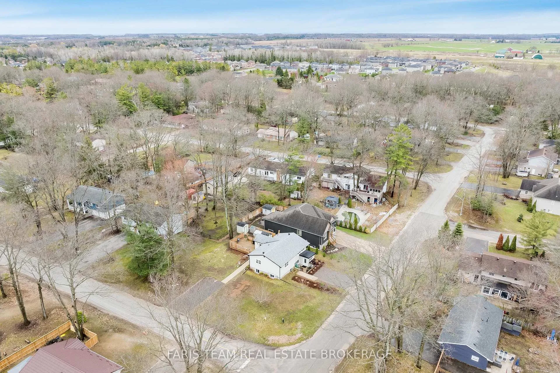 Photo 38 of 33 Frank Street, Wasaga Beach — HOMEH