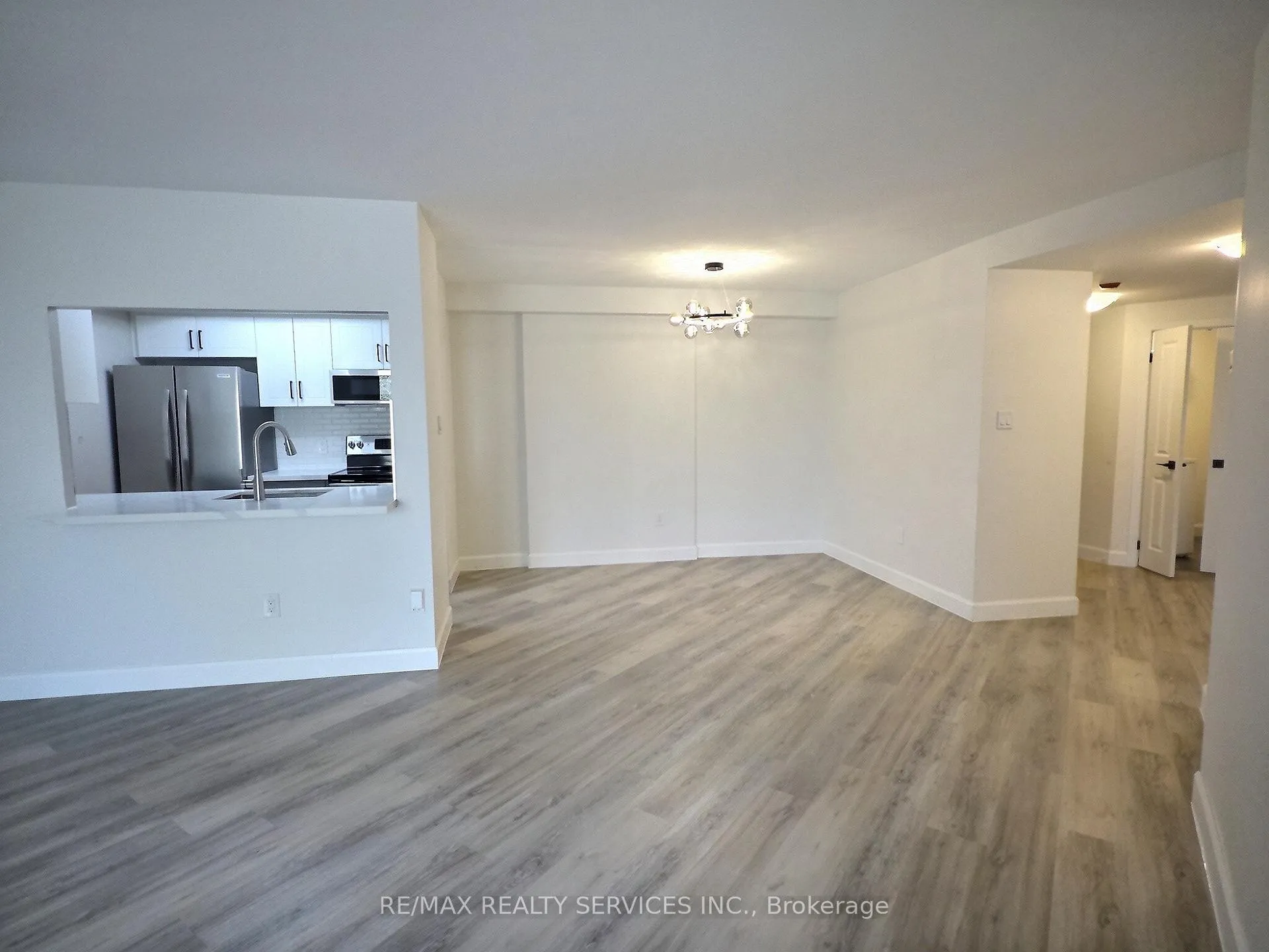 Photo 3 of Unit 321, 8351 Mclaughlin Road S, Brampton, Brampton South — HOMEH