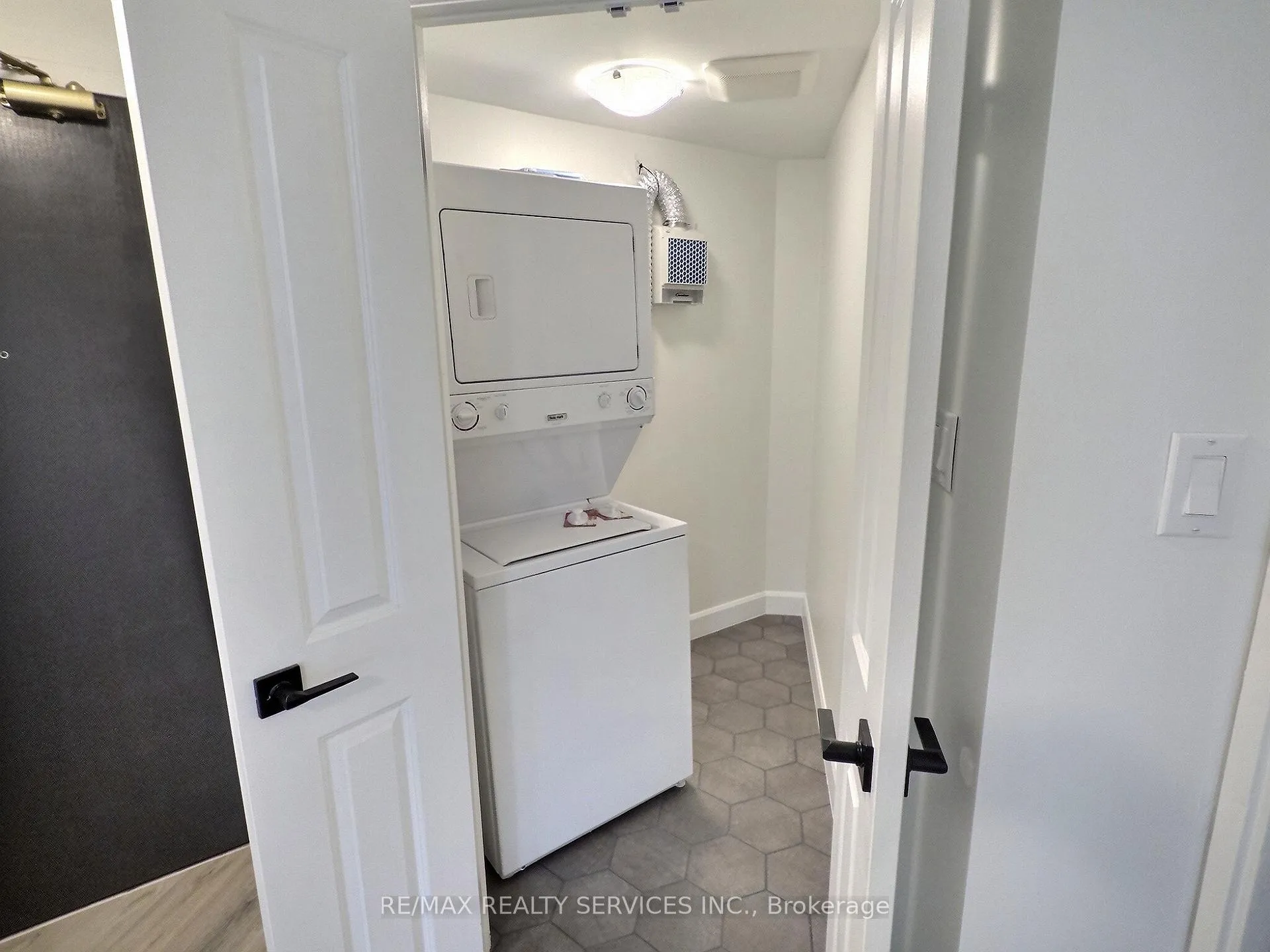 Photo 12 of Unit 321, 8351 Mclaughlin Road S, Brampton, Brampton South — HOMEH