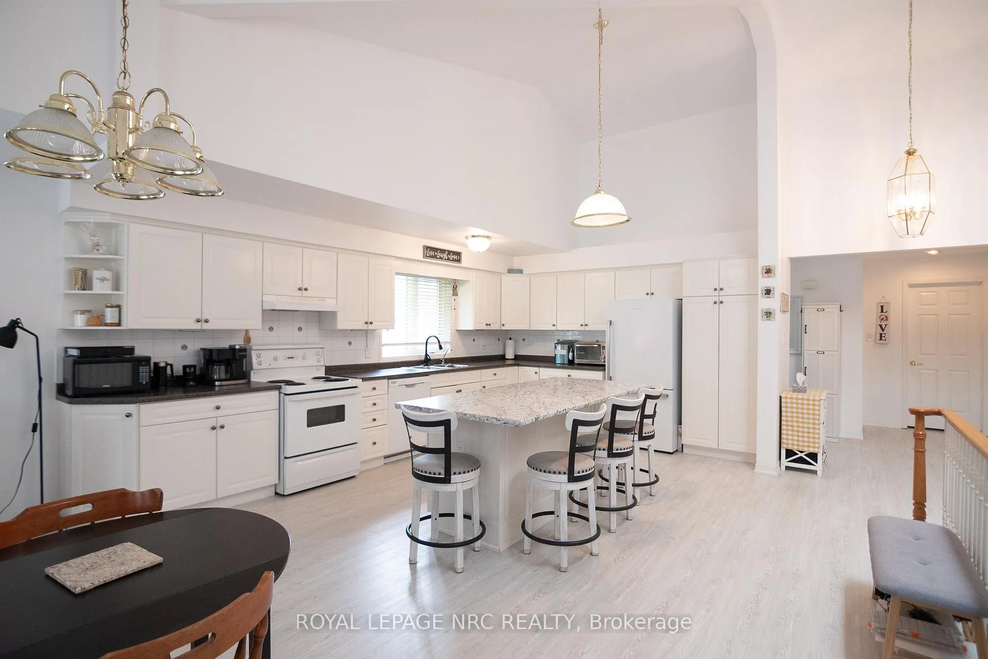Photo 7 of Unit 10, 3797 Orlando Drive, Niagara Falls, Church's Lane — HOMEH