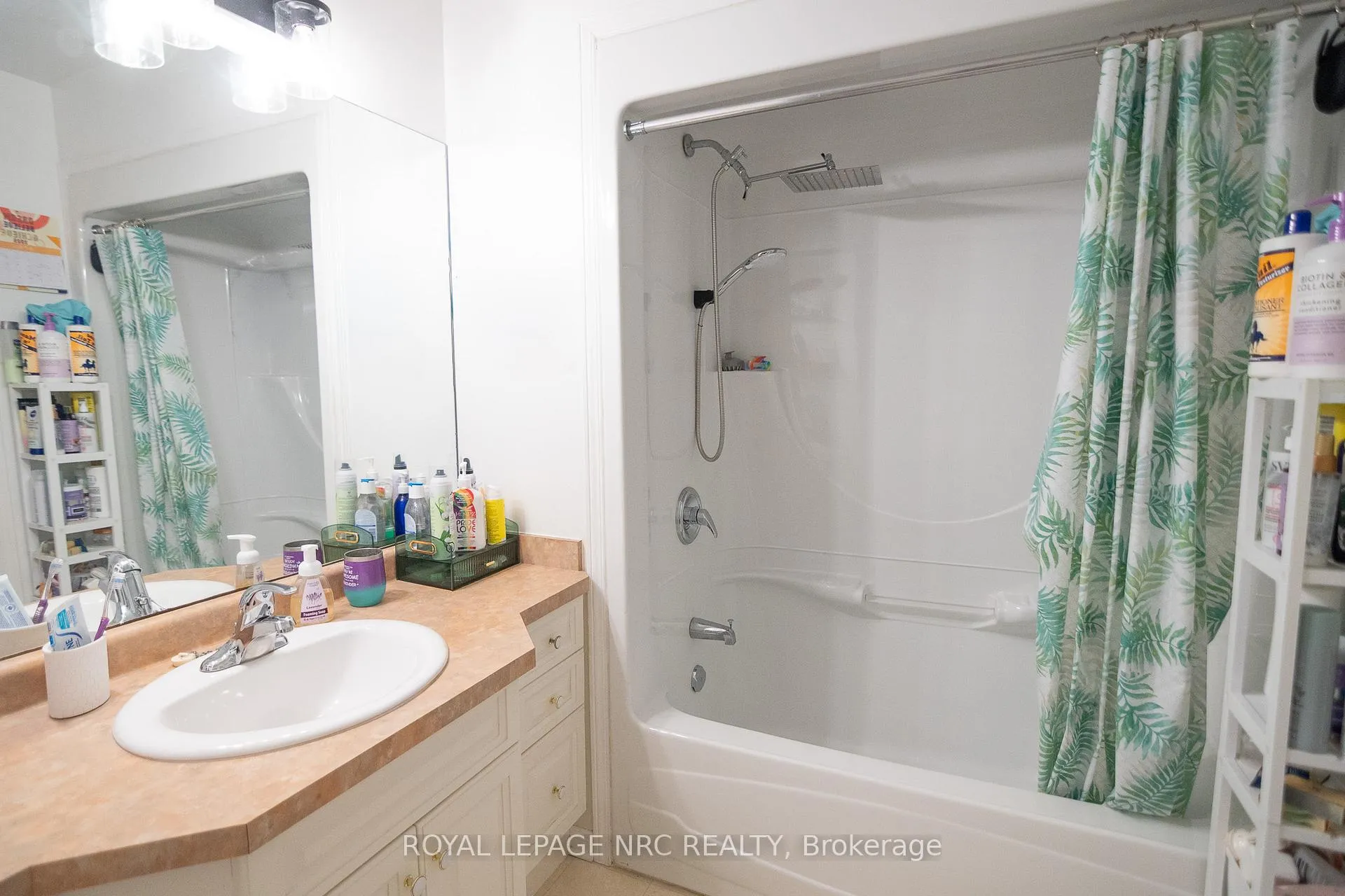 Photo 13 of Unit 10, 3797 Orlando Drive, Niagara Falls, Church's Lane — HOMEH