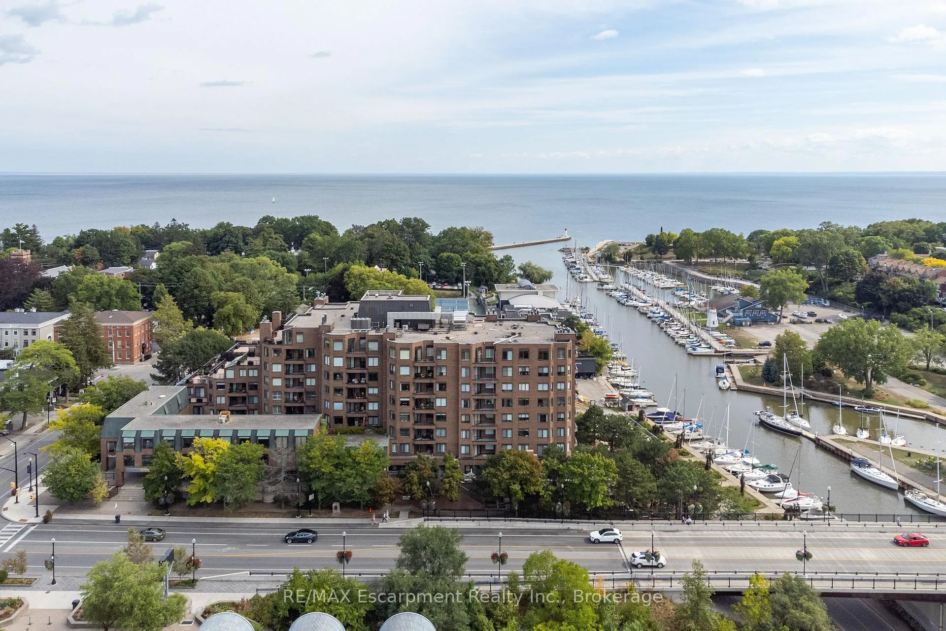 Photo 1 of Unit 303, 100 Lakeshore Road E, Oakville, Old Oakville — HOMEH