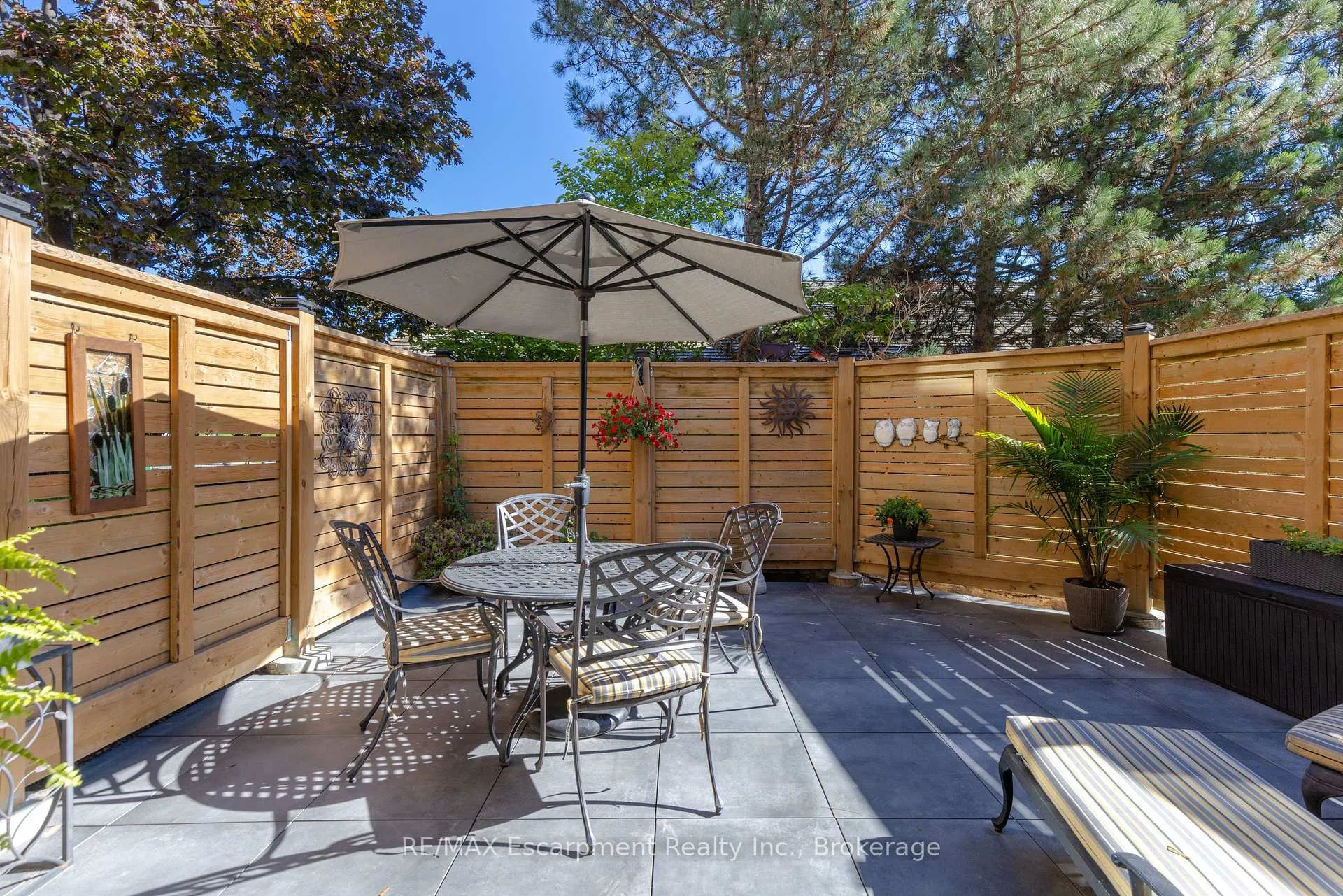 Photo 7 of Unit 303, 100 Lakeshore Road E, Oakville, Old Oakville — HOMEH