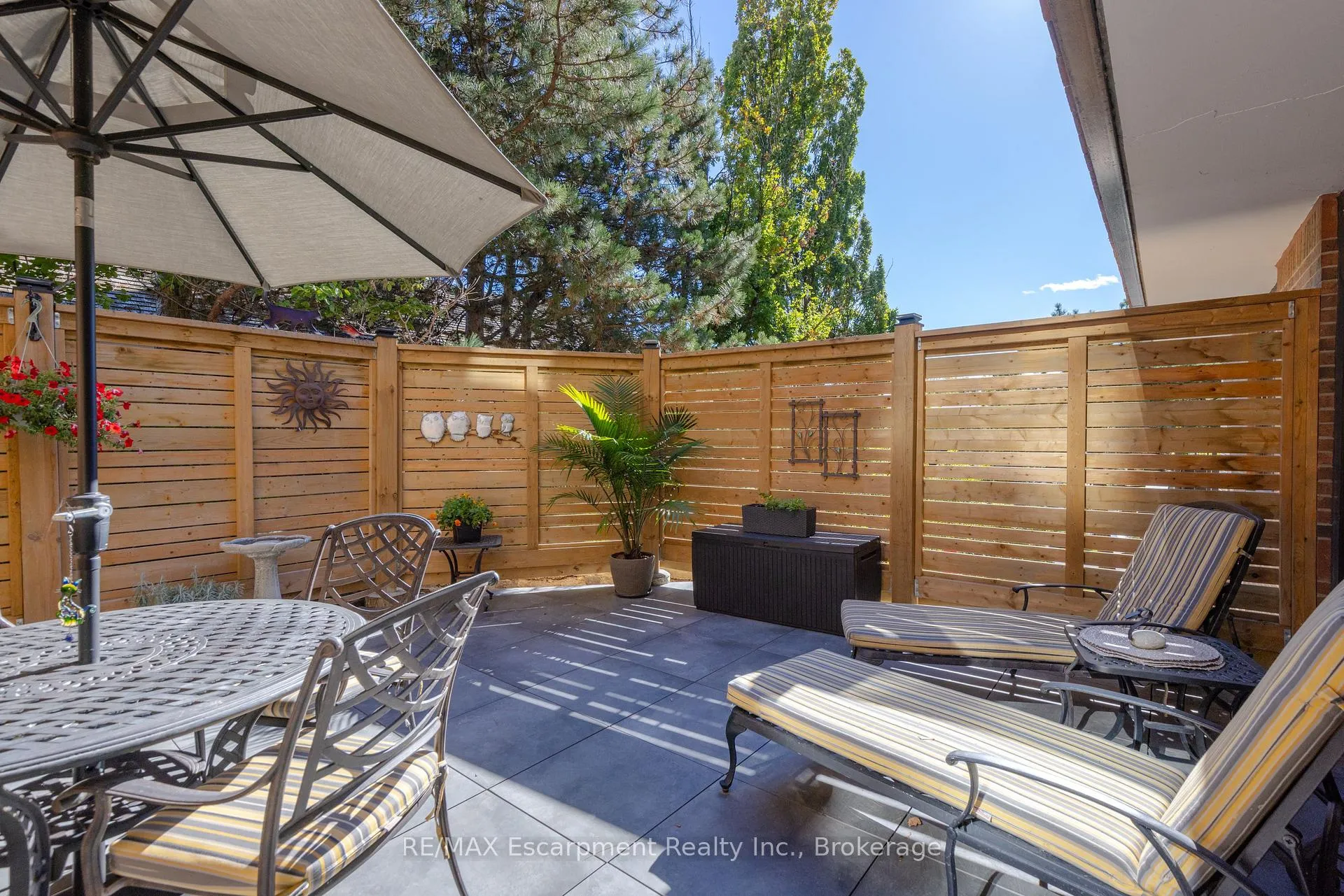 Photo 8 of Unit 303, 100 Lakeshore Road E, Oakville, Old Oakville — HOMEH