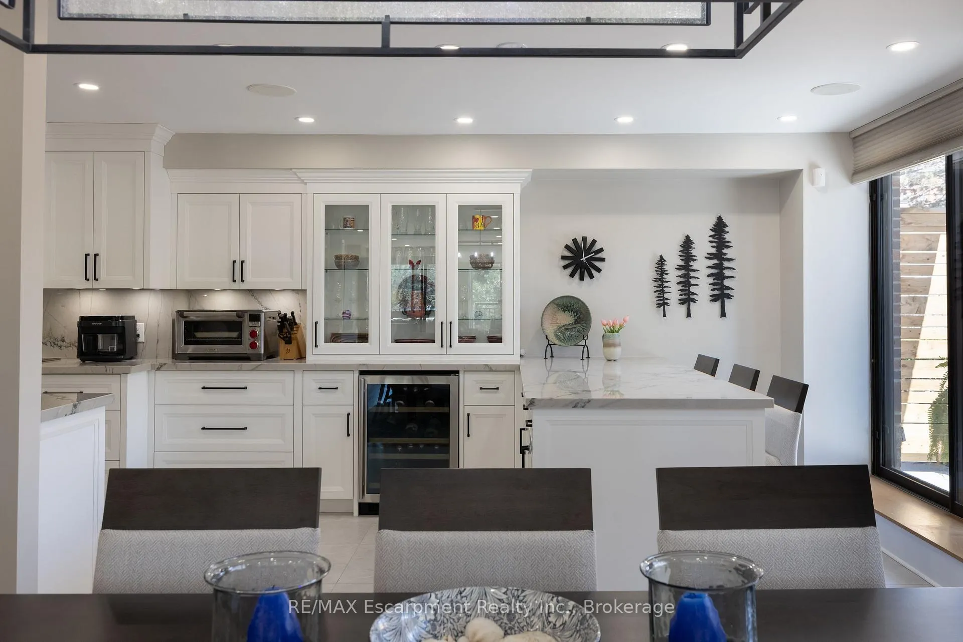 Photo 9 of Unit 303, 100 Lakeshore Road E, Oakville, Old Oakville — HOMEH