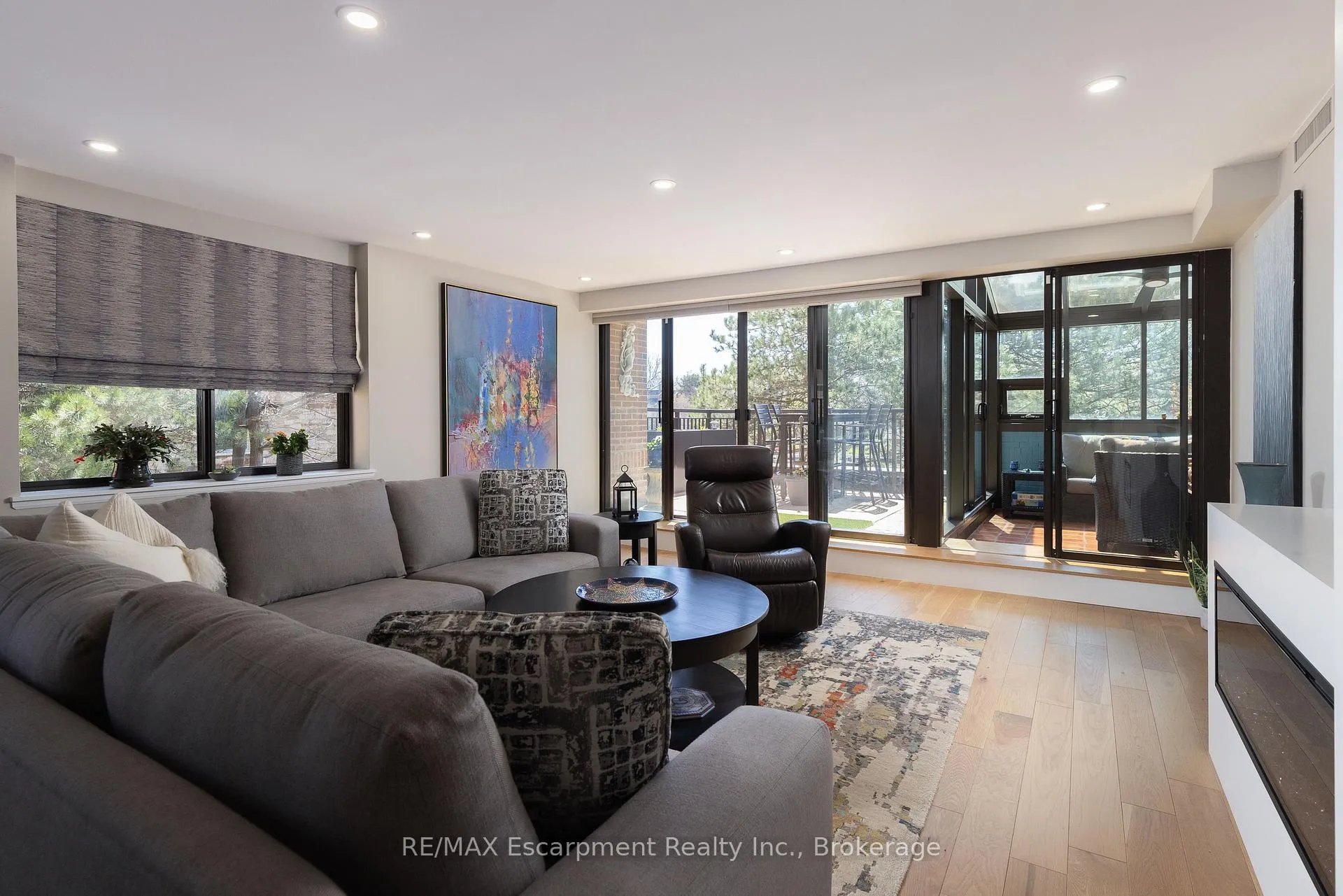 Photo 12 of Unit 303, 100 Lakeshore Road E, Oakville, Old Oakville — HOMEH