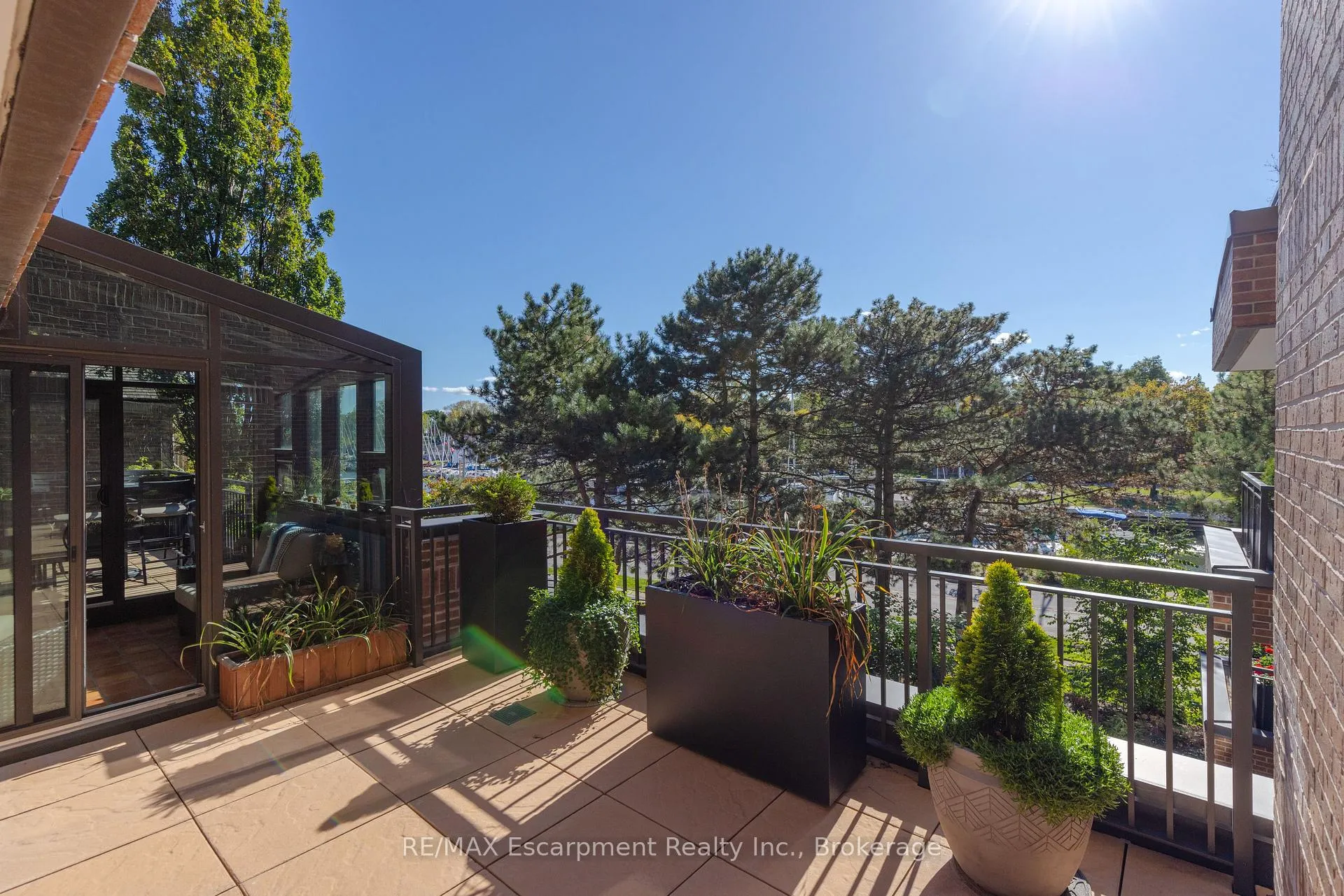 Photo 17 of Unit 303, 100 Lakeshore Road E, Oakville, Old Oakville — HOMEH