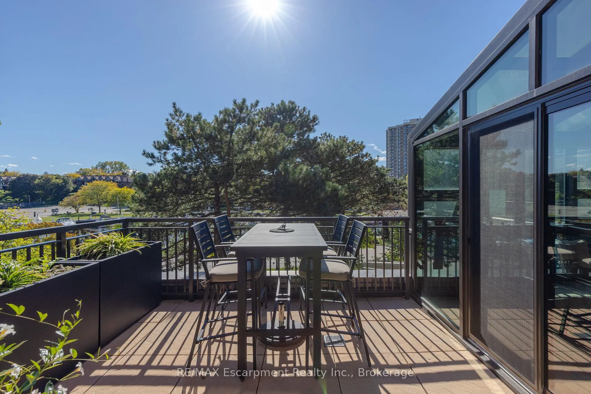 Photo 19 of Unit 303, 100 Lakeshore Road E, Oakville, Old Oakville — HOMEH