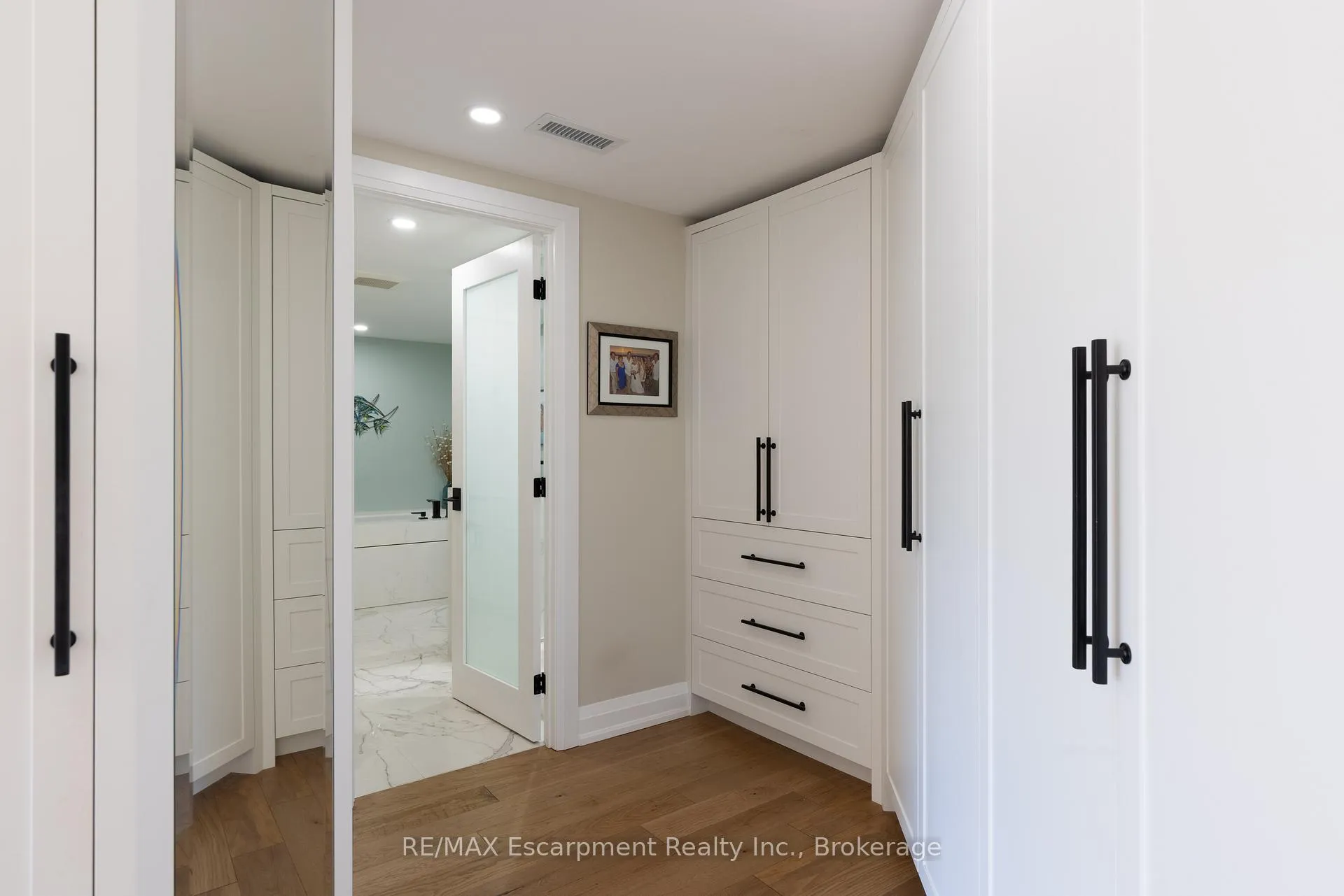 Photo 23 of Unit 303, 100 Lakeshore Road E, Oakville, Old Oakville — HOMEH